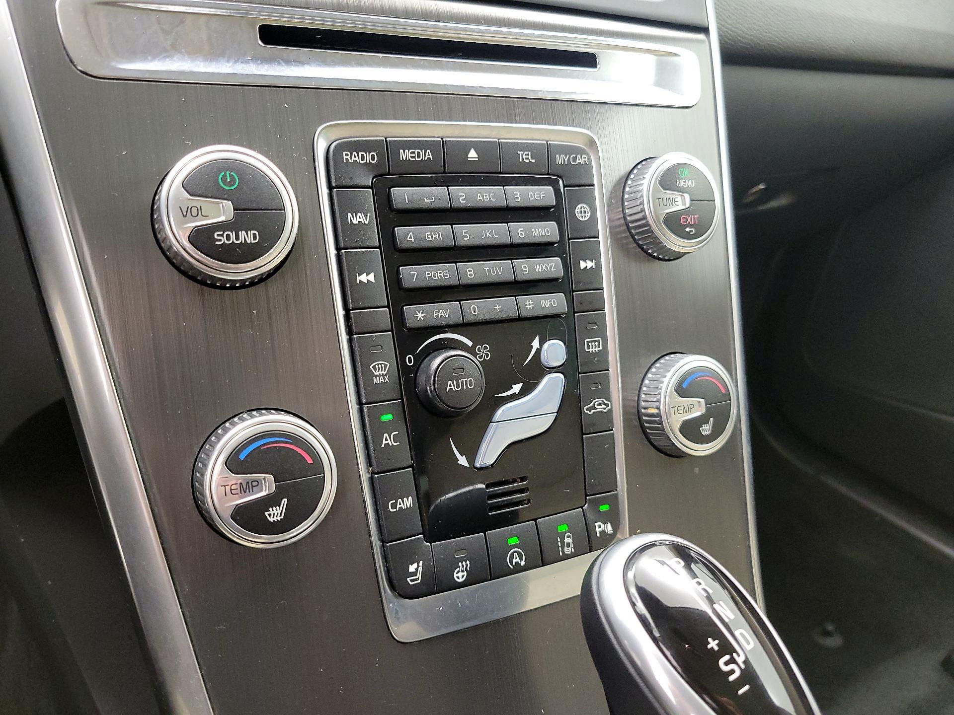 Thumbnail: 2016 Volvo XC60 - 17