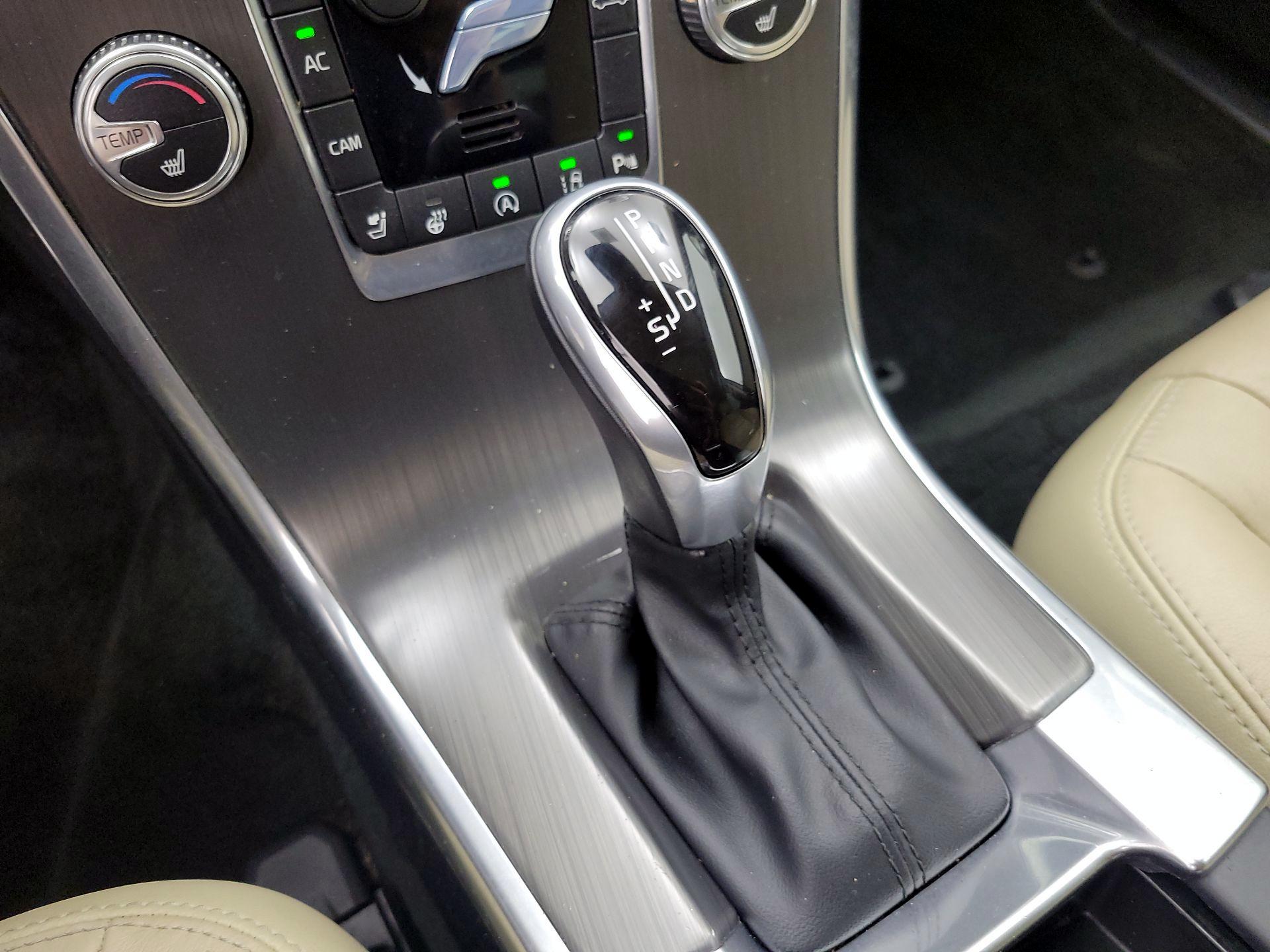 Thumbnail: 2016 Volvo XC60 - 18