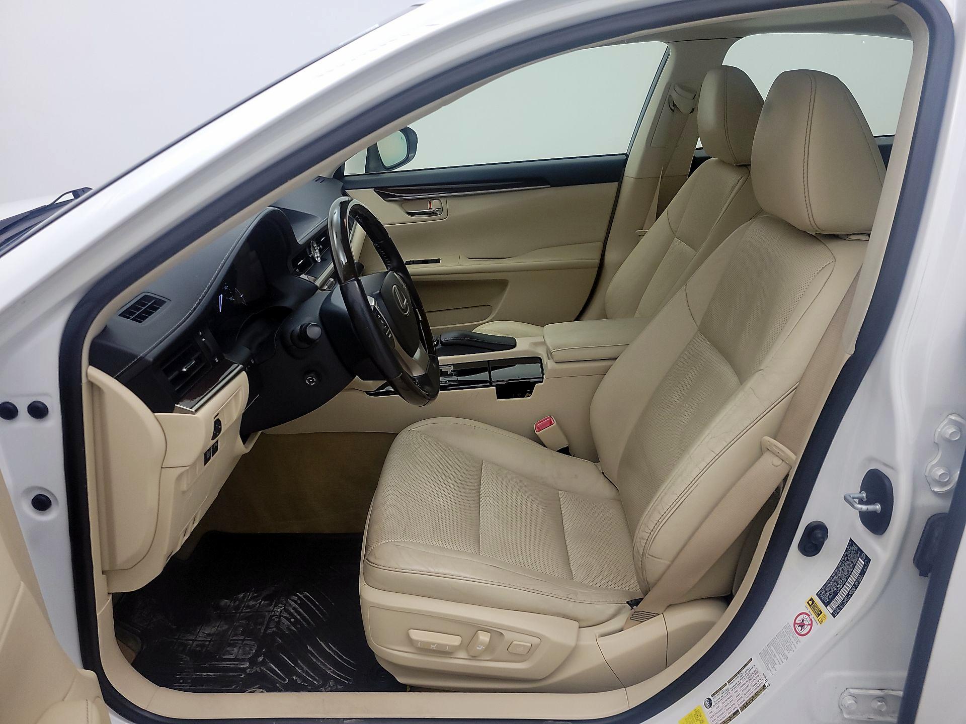 Thumbnail: 2015 Lexus ES - 11