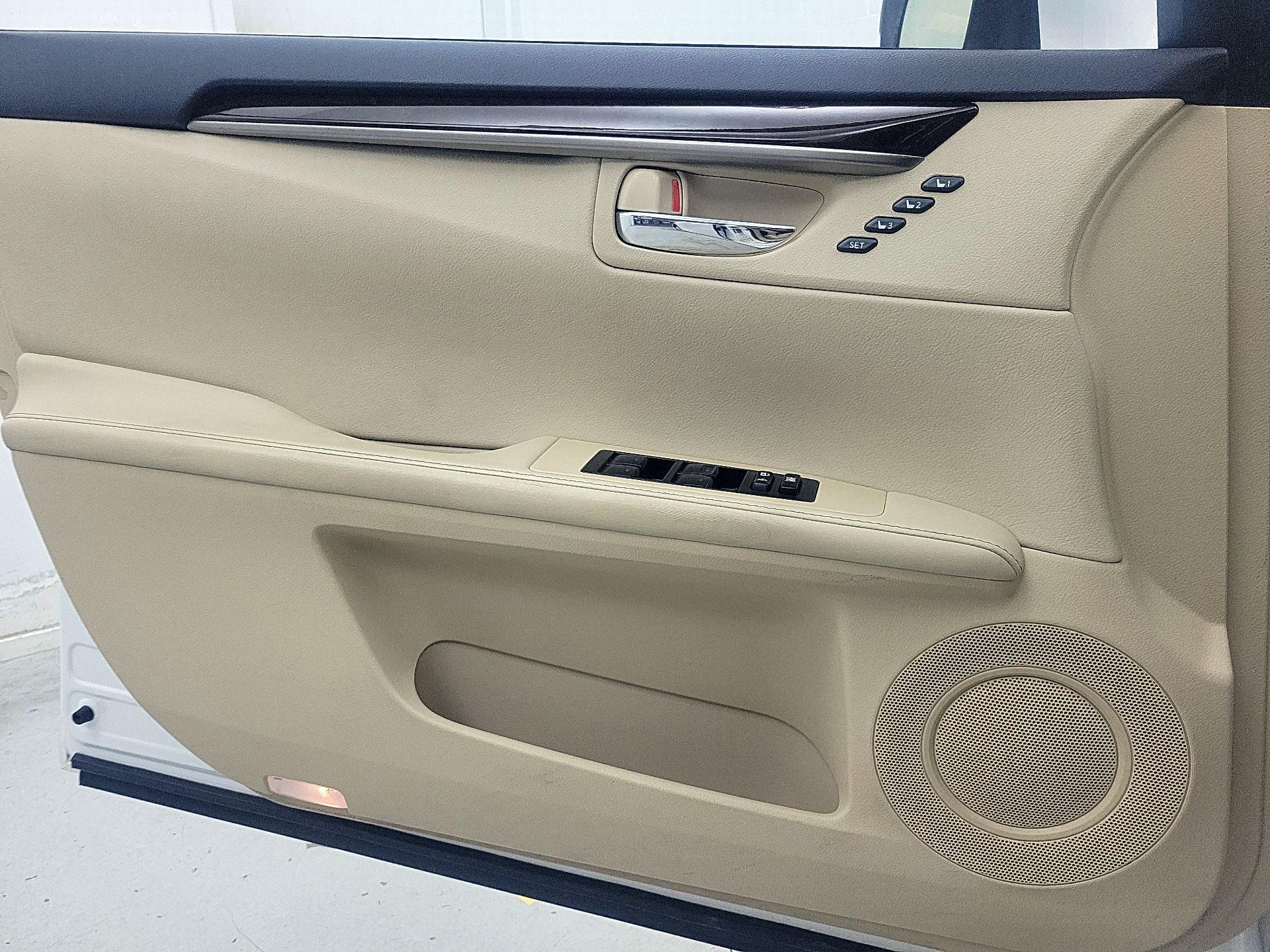 Thumbnail: 2015 Lexus ES - 12