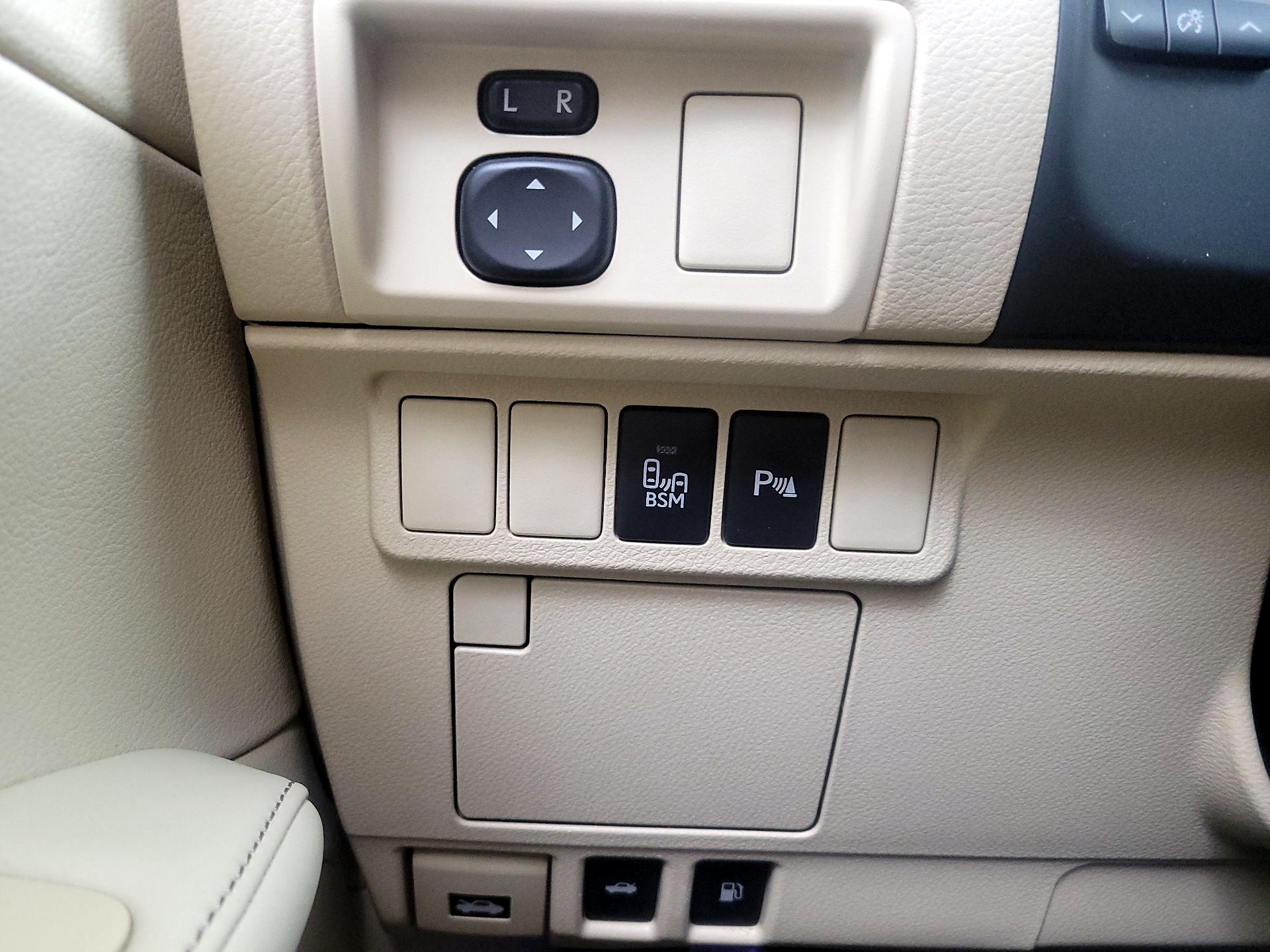 Thumbnail: 2015 Lexus ES - 13