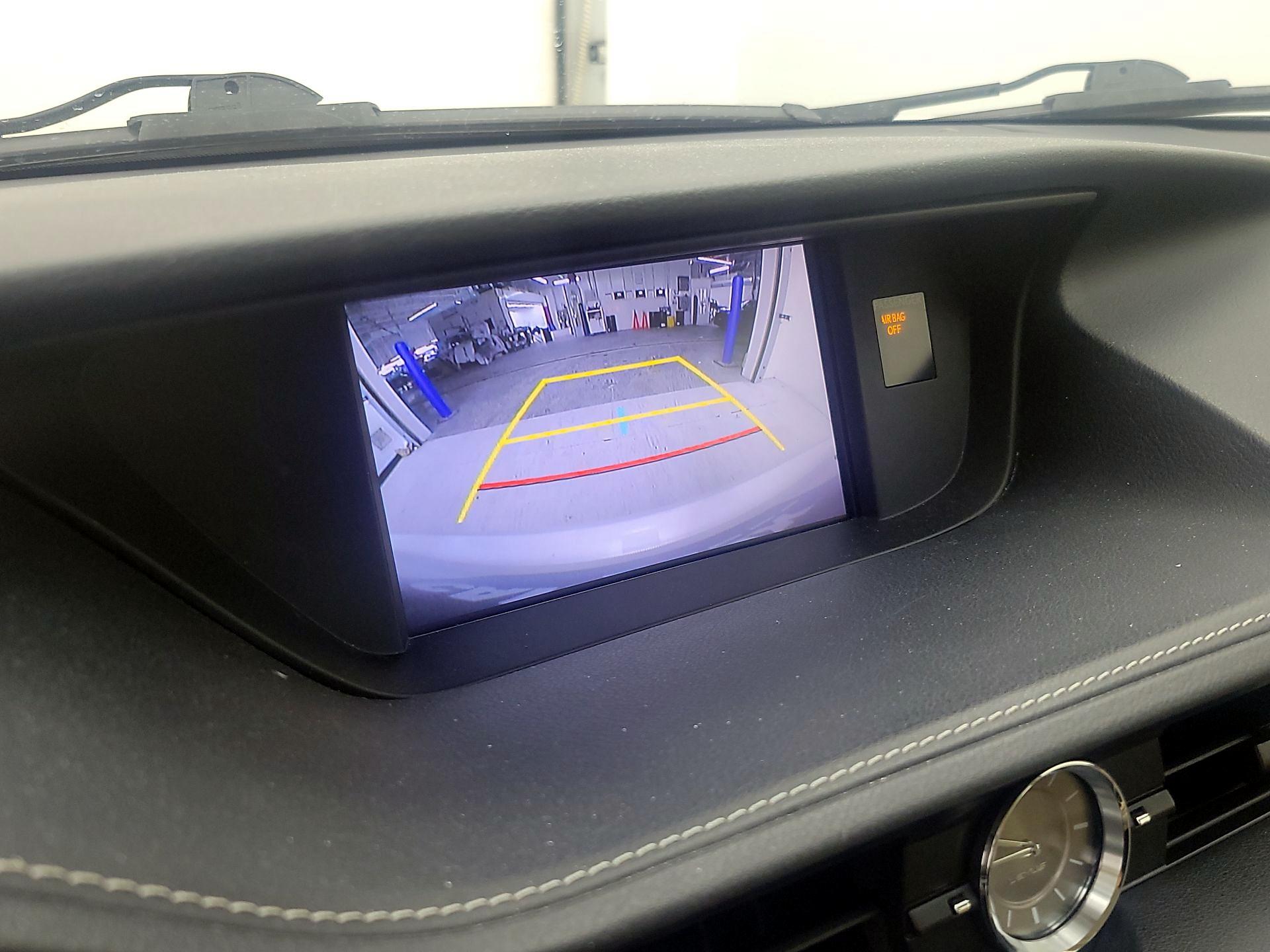 Thumbnail: 2015 Lexus ES - 15