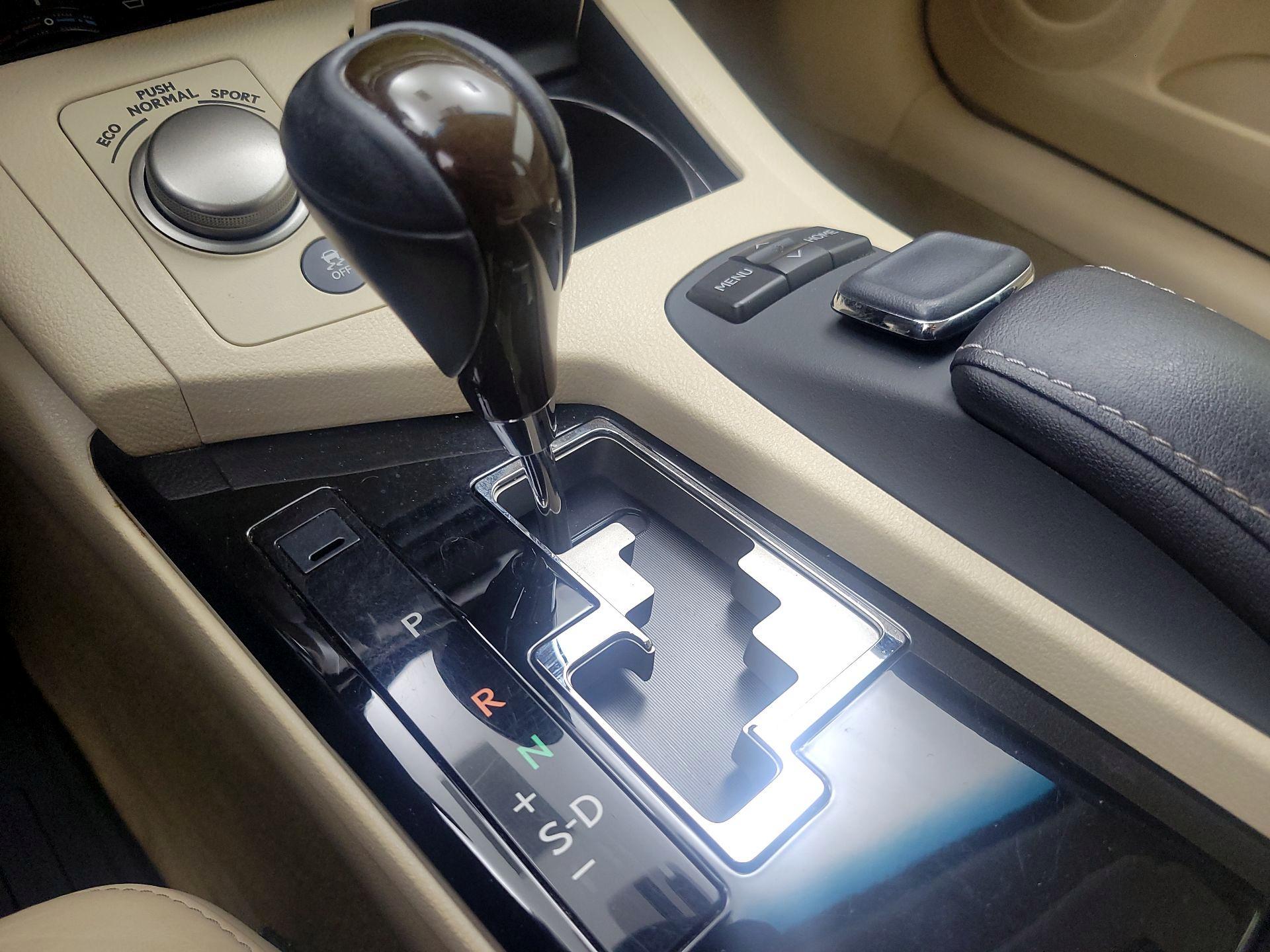 Thumbnail: 2015 Lexus ES - 18