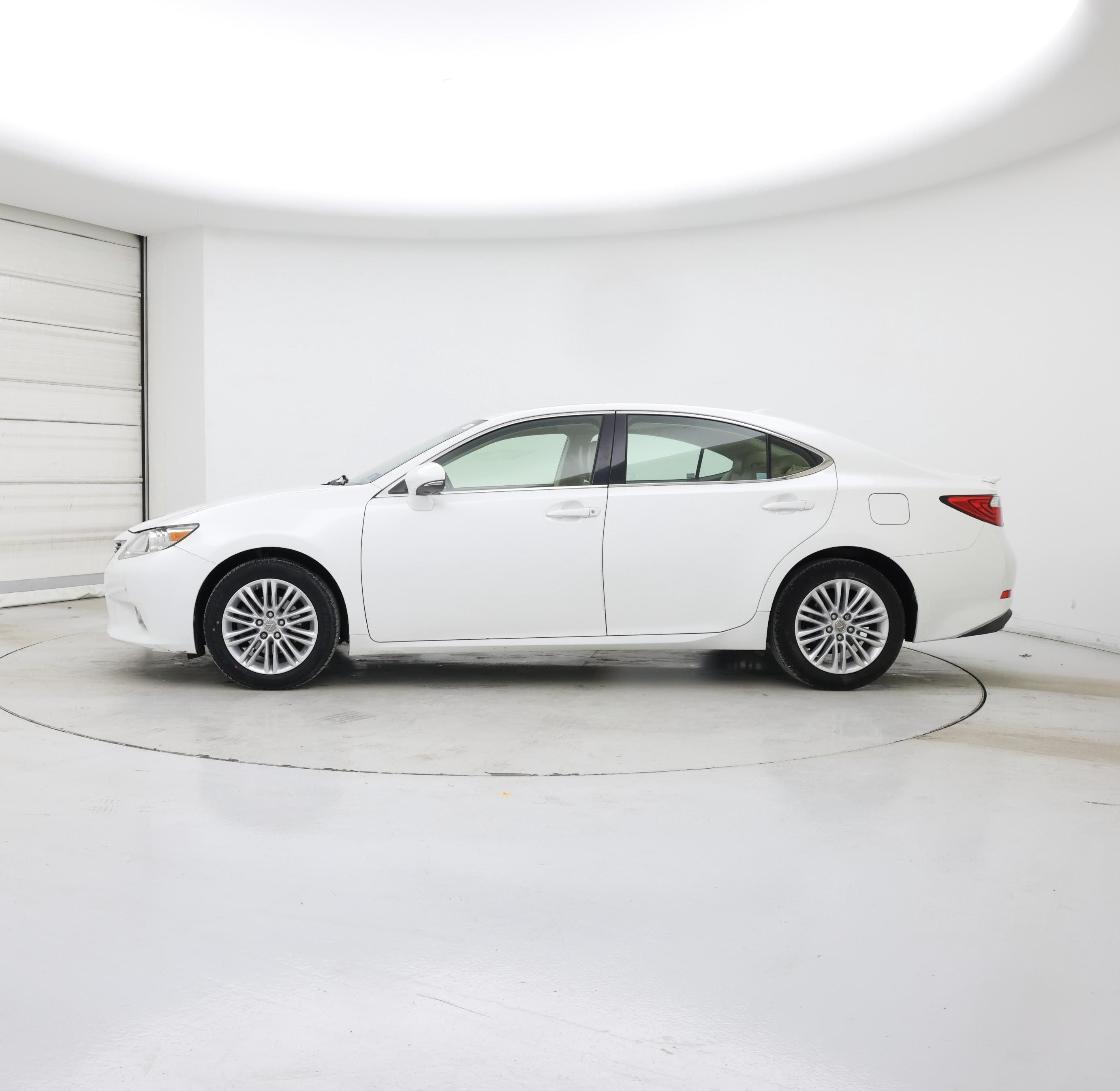 Thumbnail: 2015 Lexus ES - 3