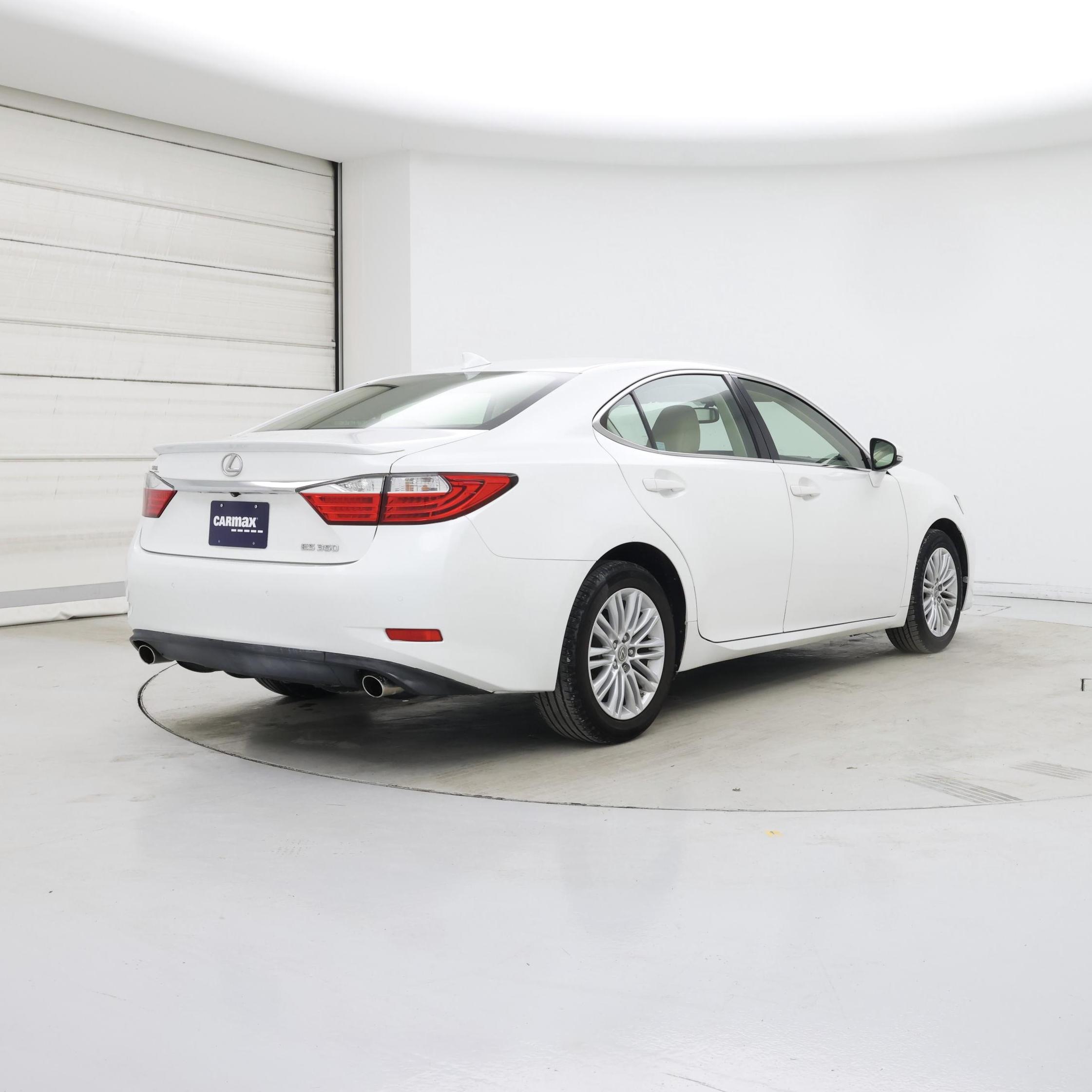Thumbnail: 2015 Lexus ES - 8