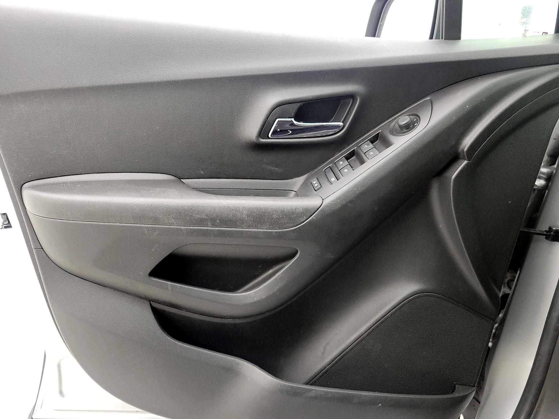 Thumbnail: 2018 Chevrolet Trax - 12