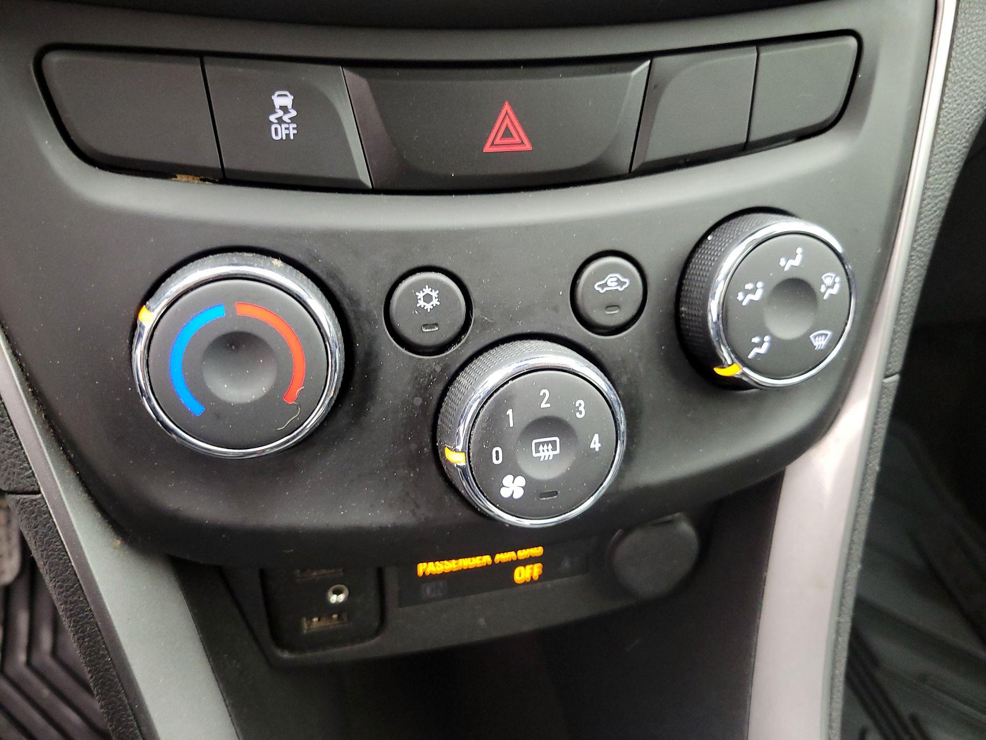 Thumbnail: 2018 Chevrolet Trax - 16