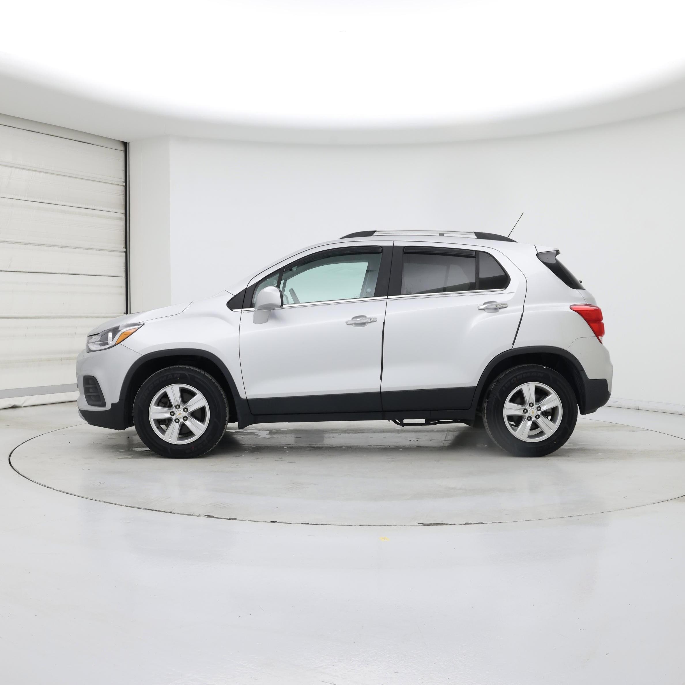 Thumbnail: 2018 Chevrolet Trax - 3