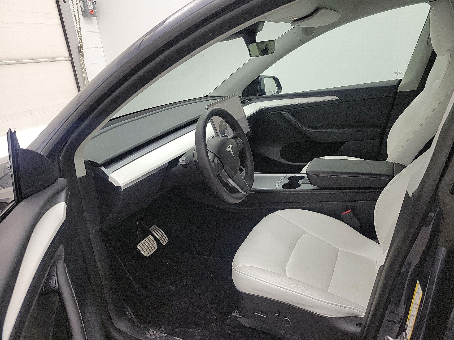 Thumbnail: 2023 Tesla Model Y - 11