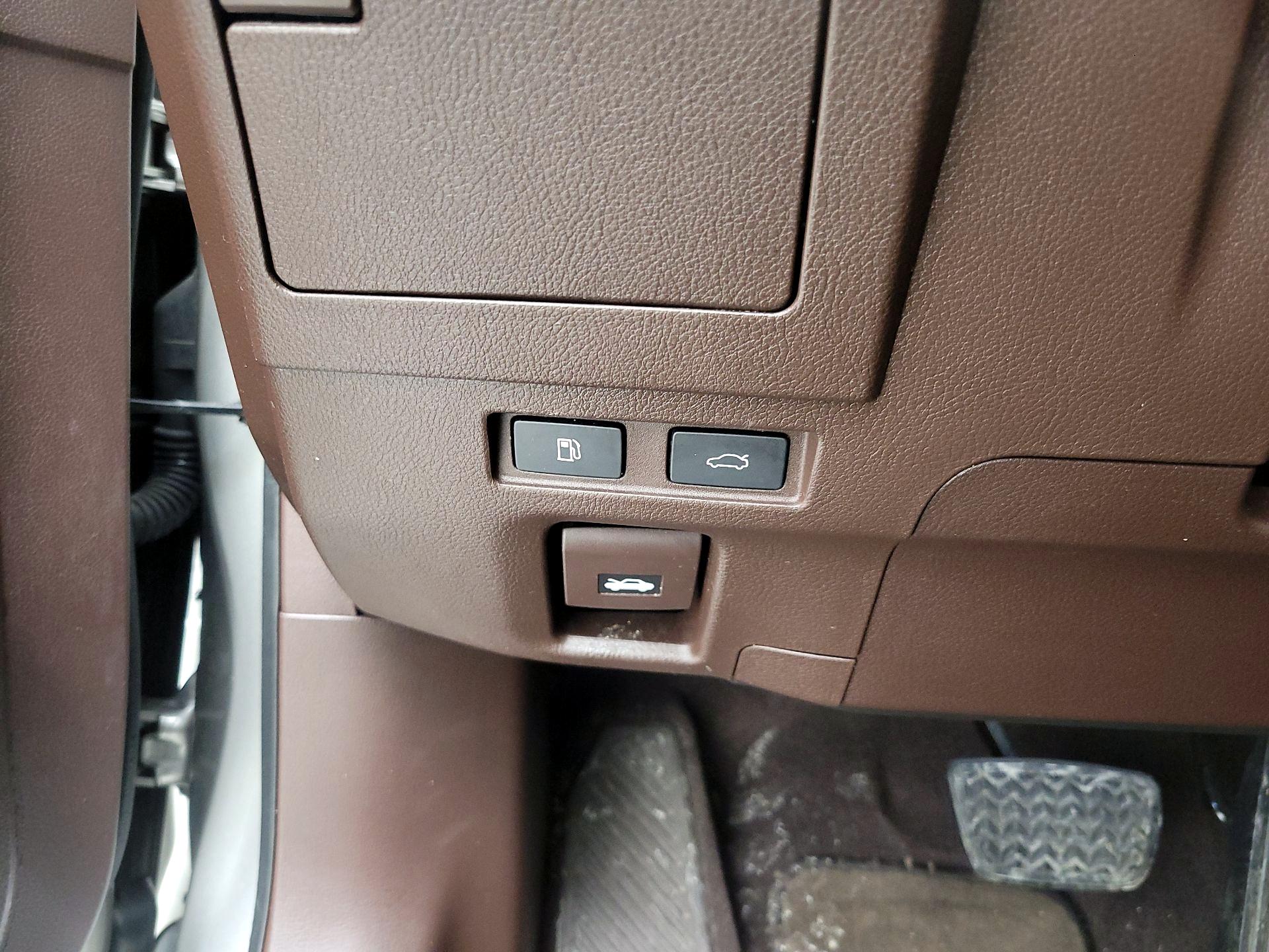 Thumbnail: 2021 Lexus ES - 13