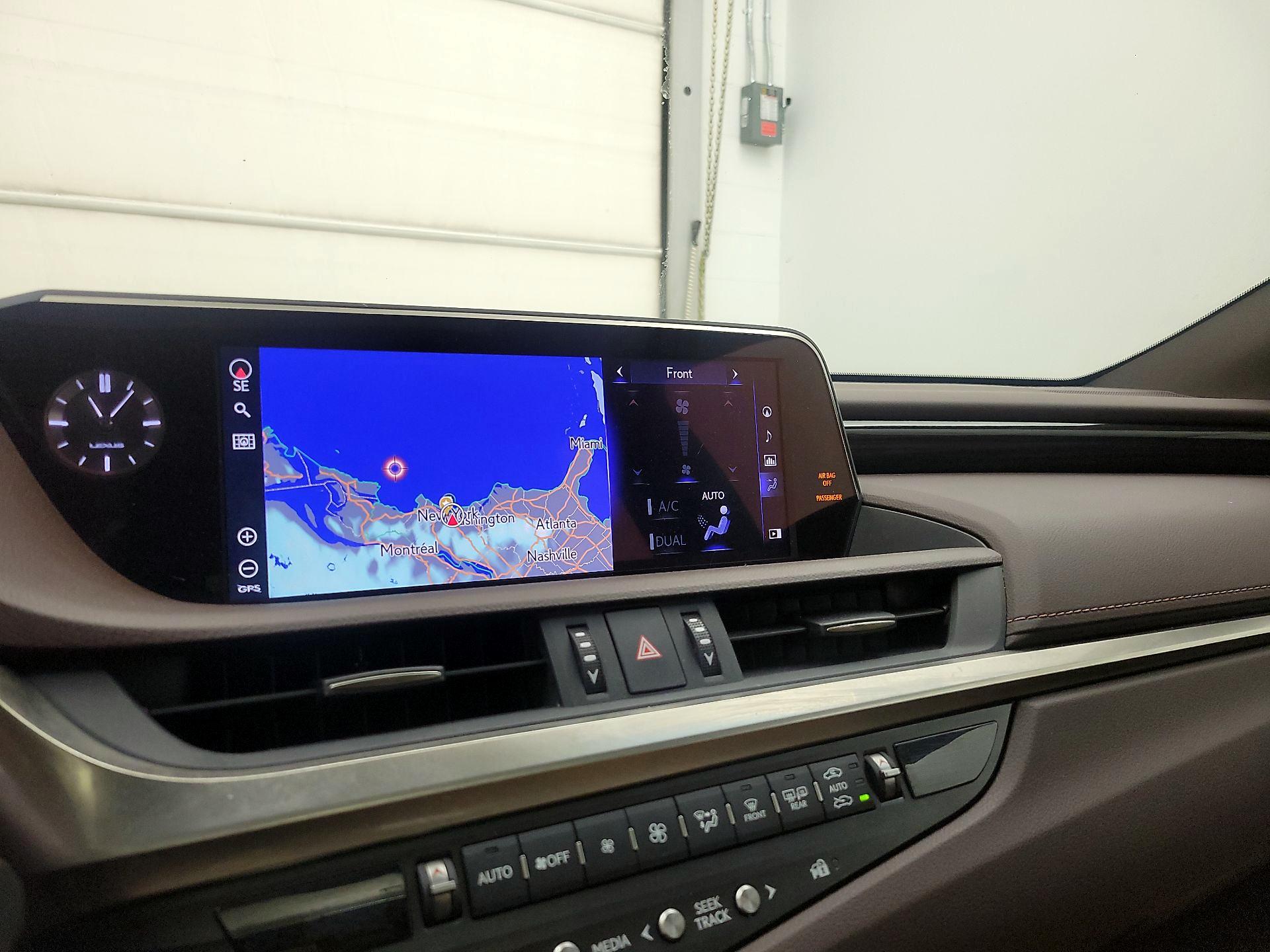 Thumbnail: 2021 Lexus ES - 16