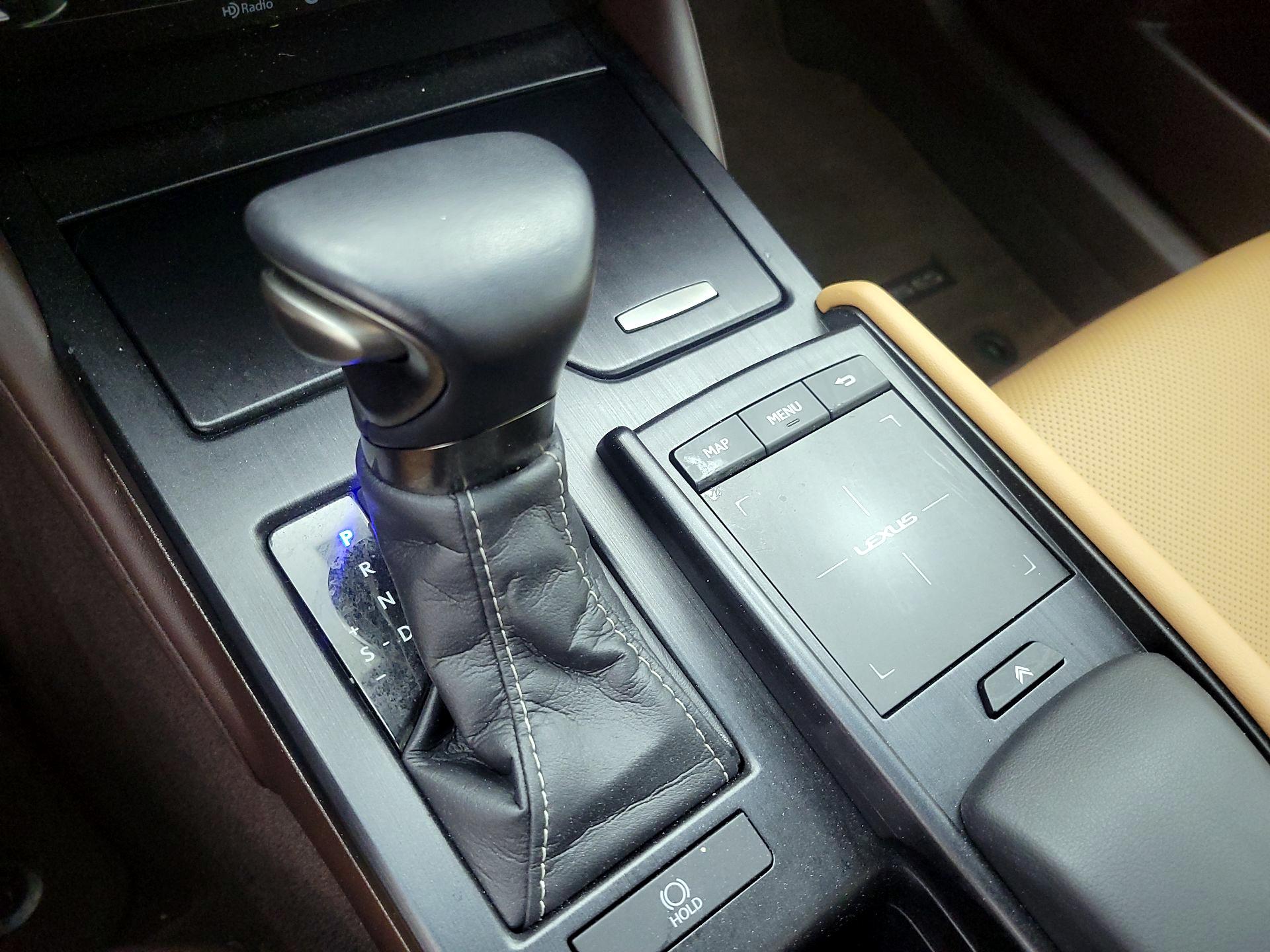 Thumbnail: 2021 Lexus ES - 18