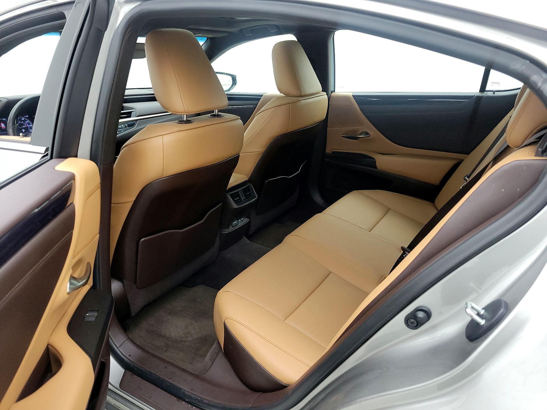 Thumbnail: 2021 Lexus ES - 20