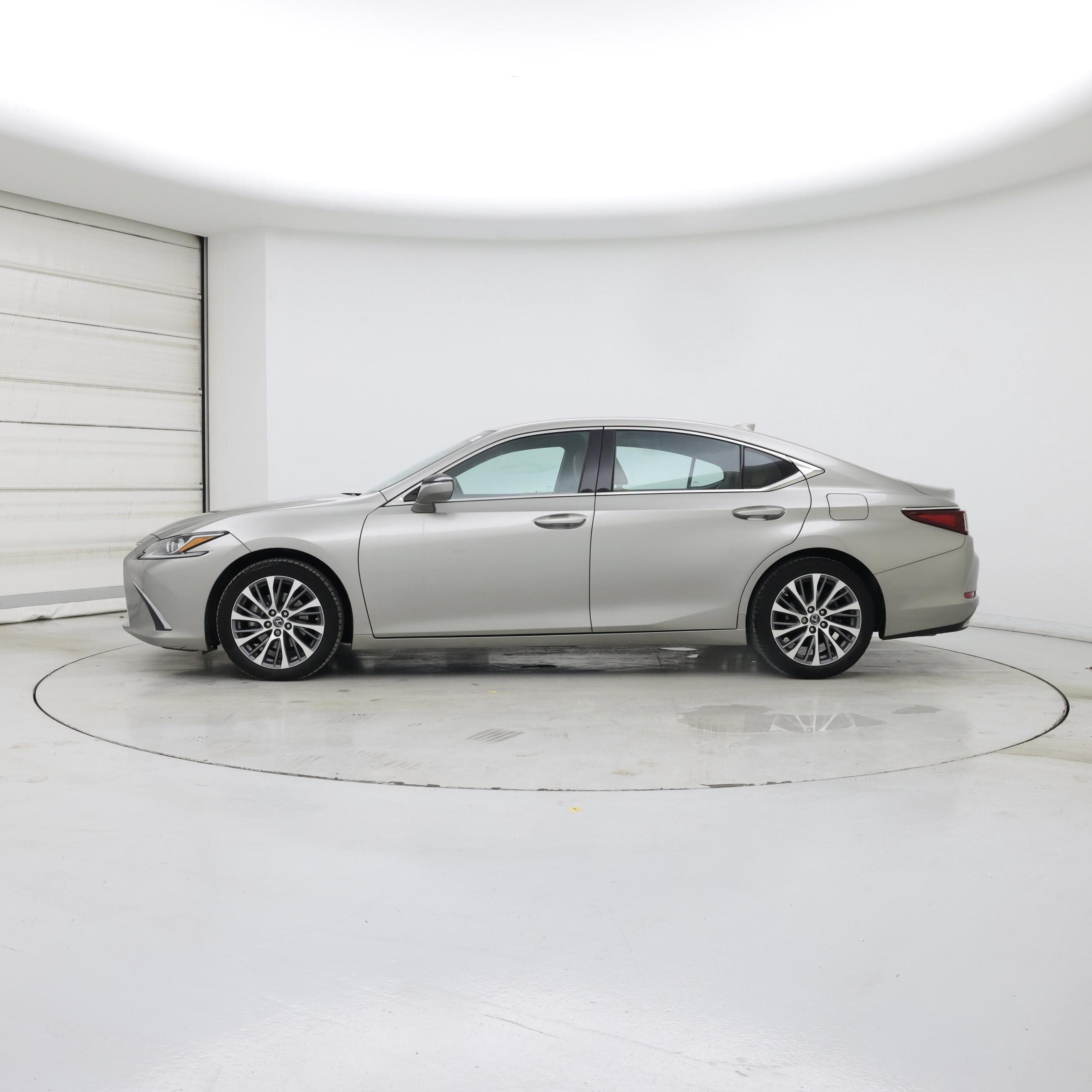 Thumbnail: 2021 Lexus ES - 3