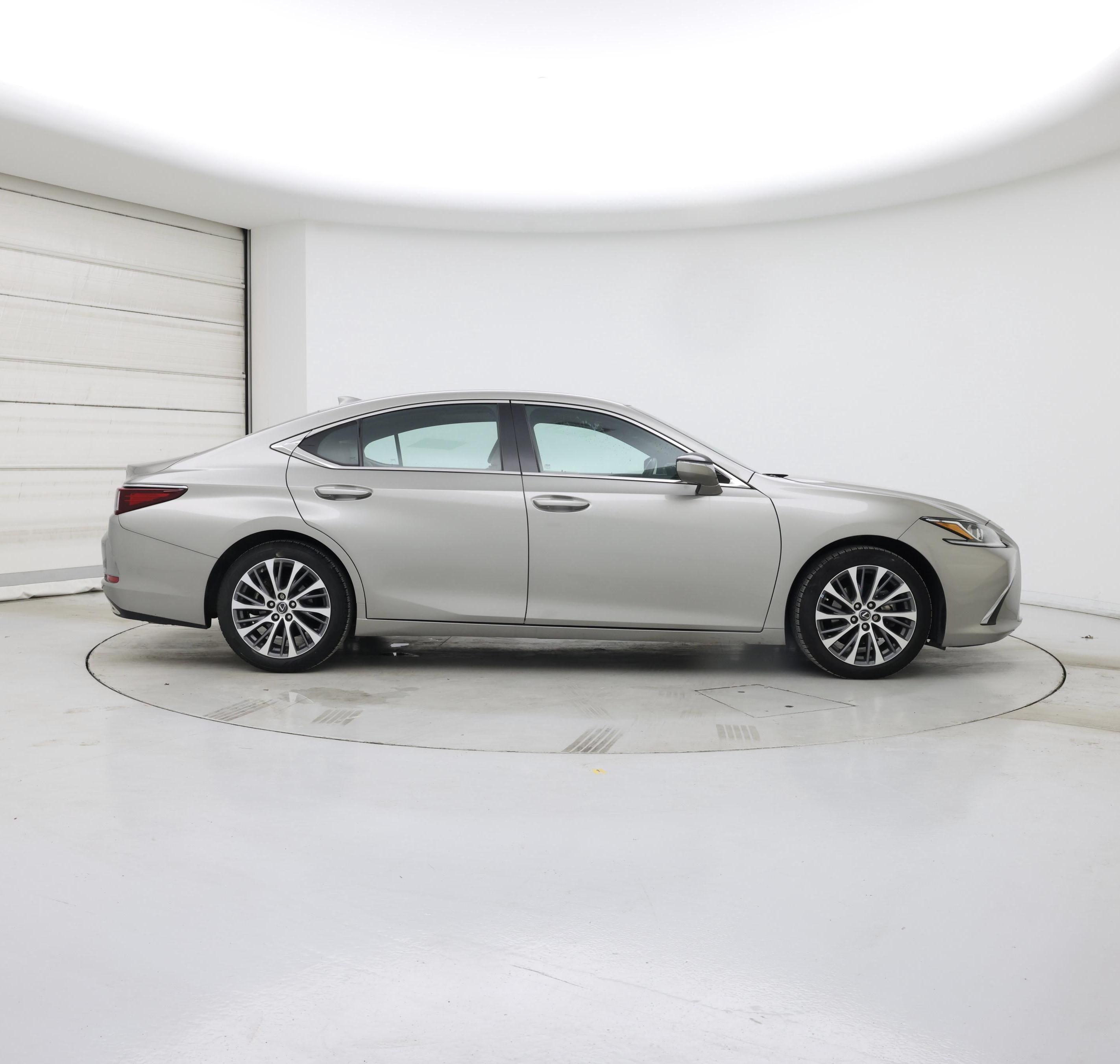 Thumbnail: 2021 Lexus ES - 7