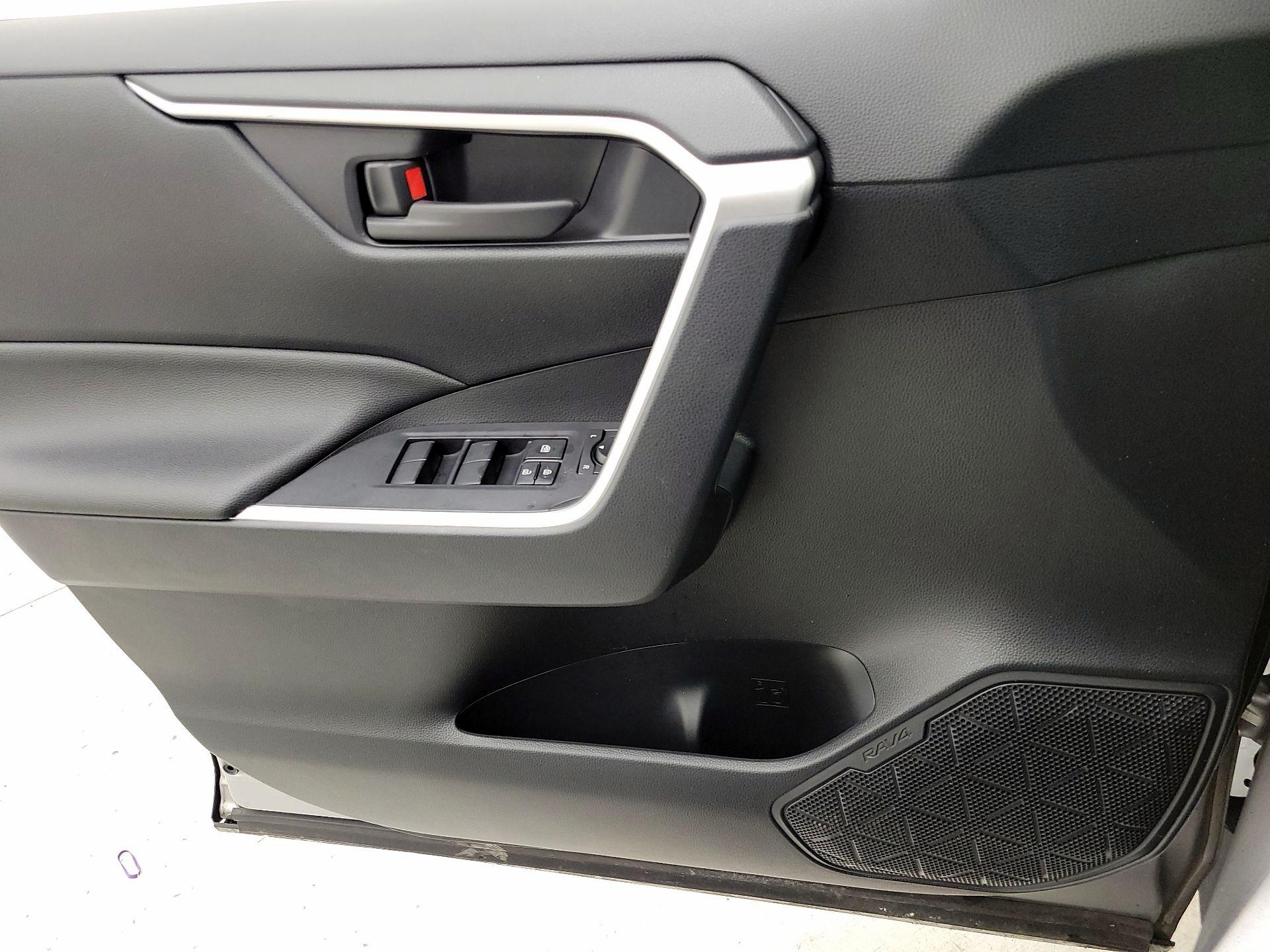 Thumbnail: 2019 Toyota RAV4 - 12