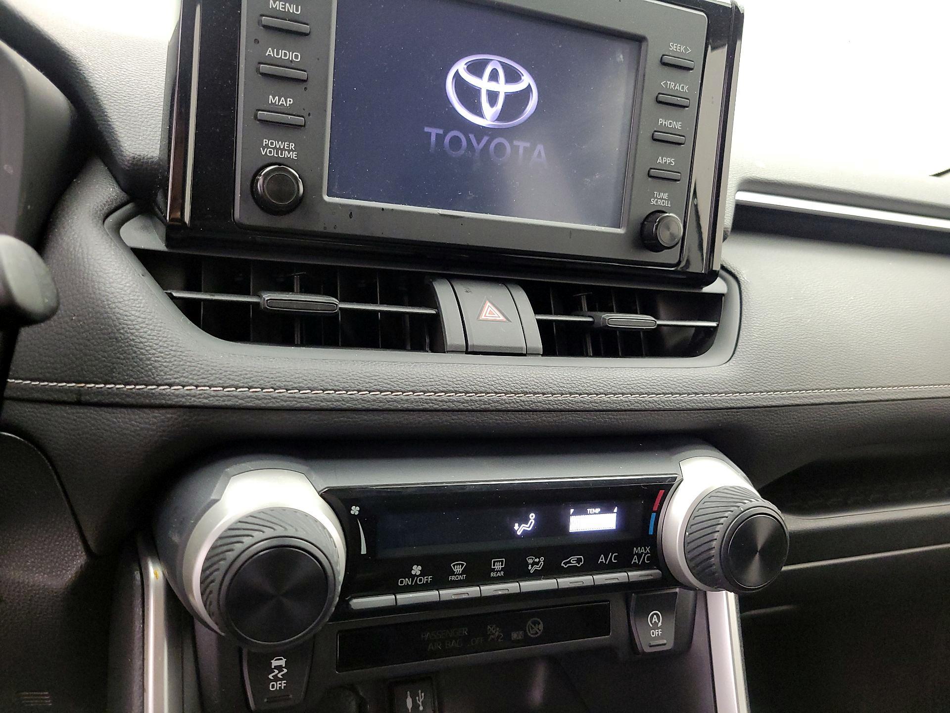 Thumbnail: 2019 Toyota RAV4 - 16