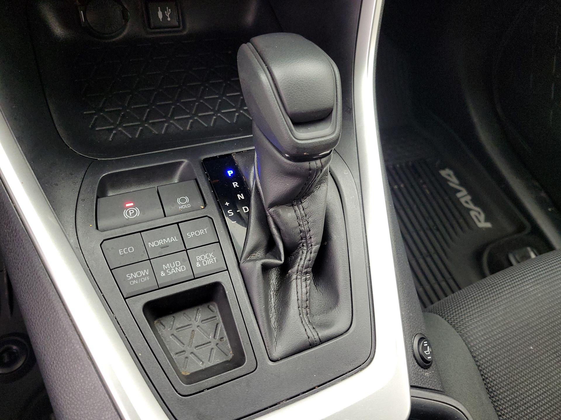 Thumbnail: 2019 Toyota RAV4 - 17