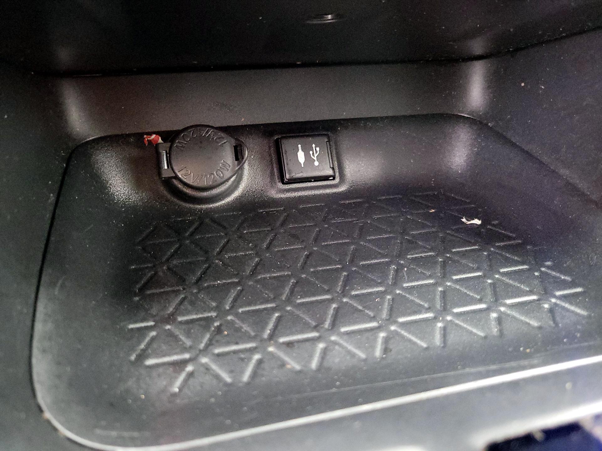 Thumbnail: 2019 Toyota RAV4 - 18