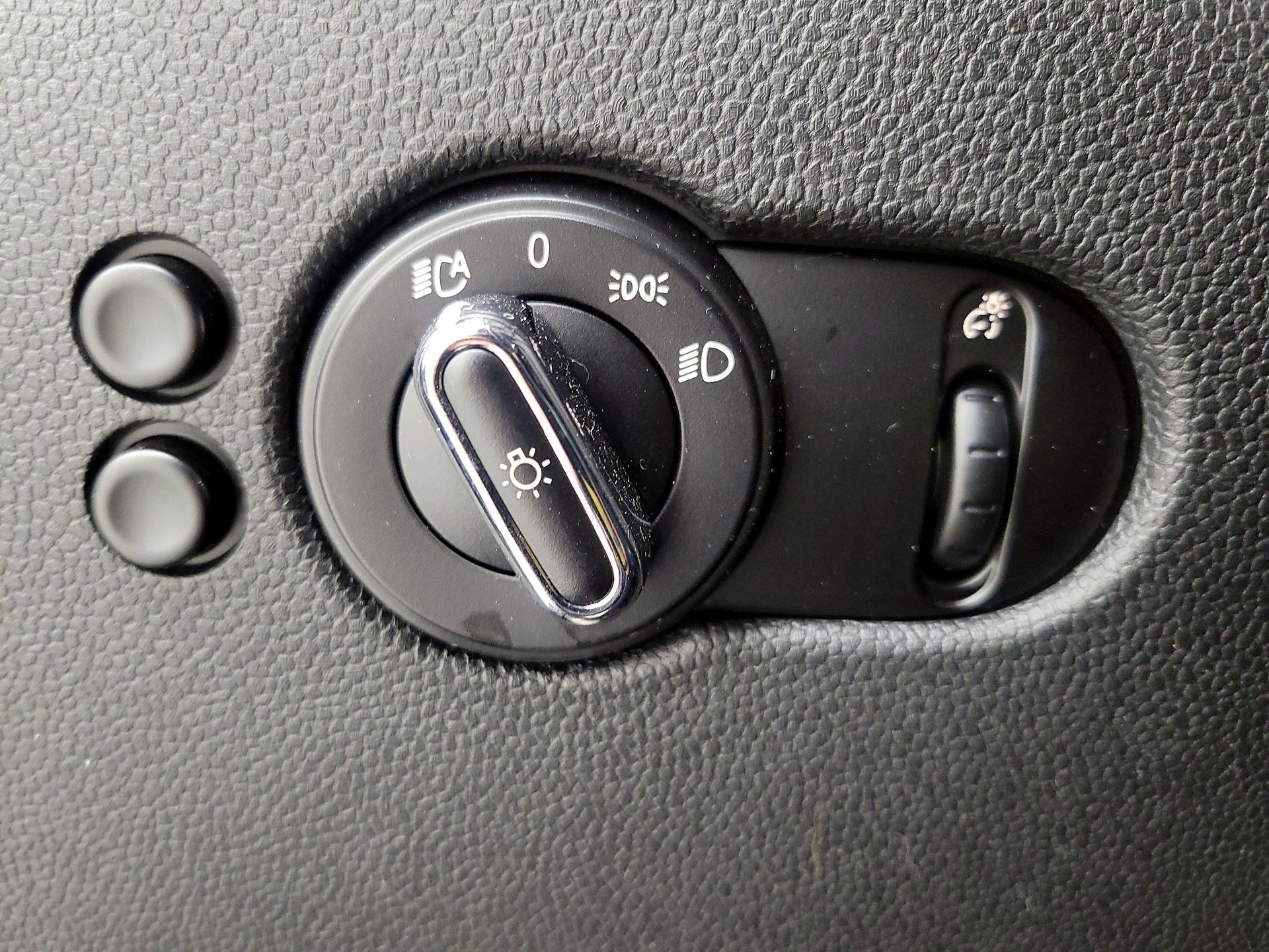 Thumbnail: 2017 MINI Cooper Hardtop - 13