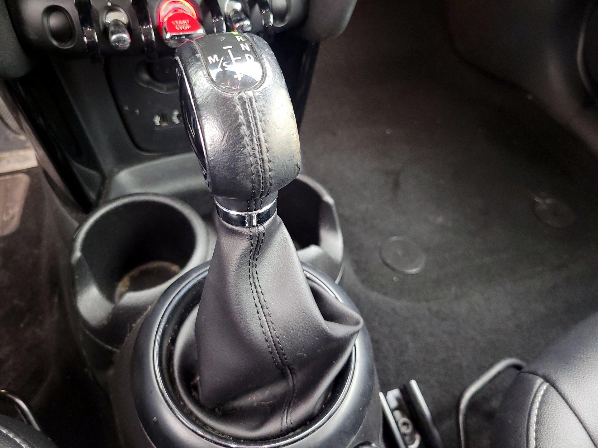 Thumbnail: 2017 MINI Cooper Hardtop - 16