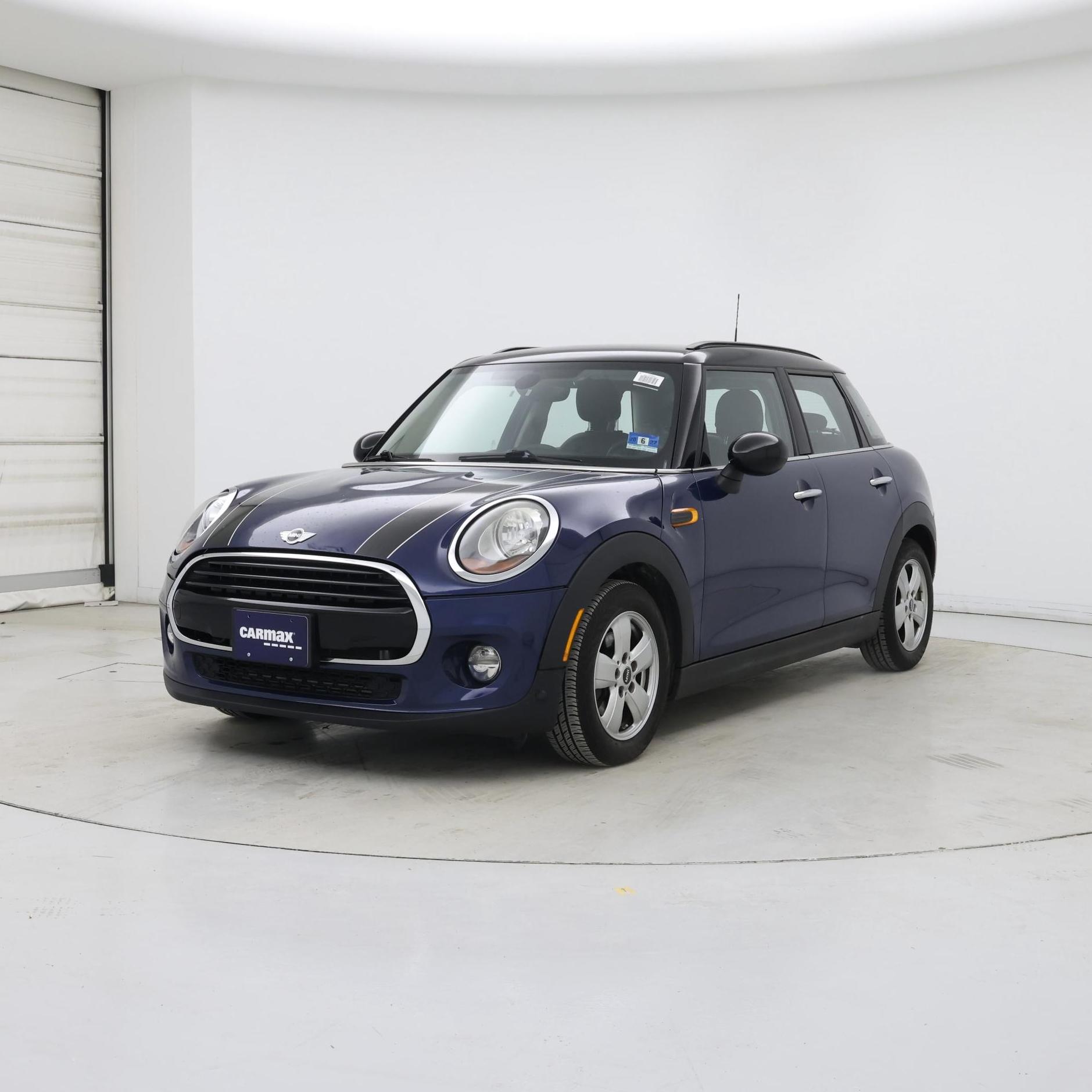 Thumbnail: 2017 MINI Cooper Hardtop - 4