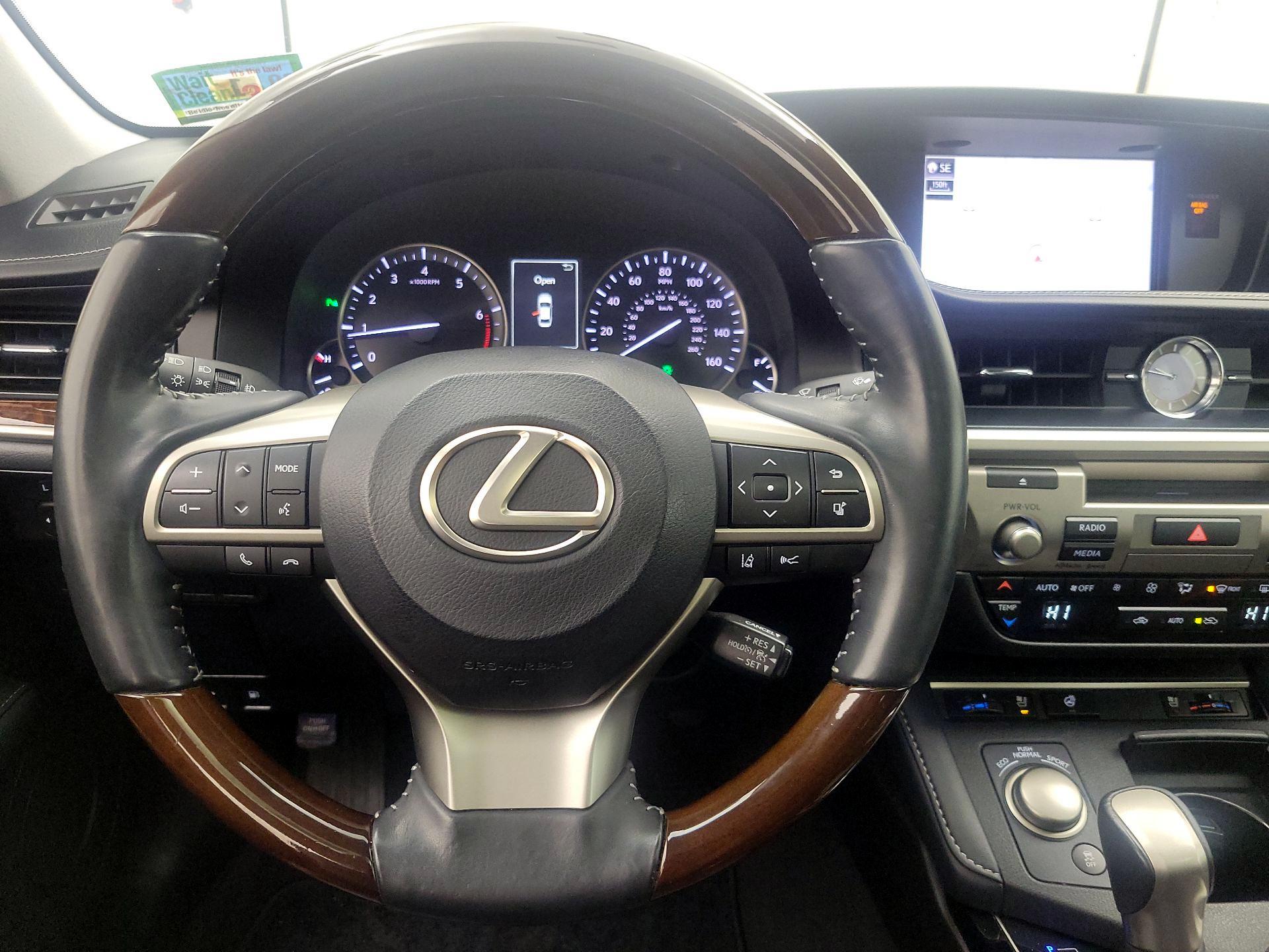 Thumbnail: 2018 Lexus ES - 10