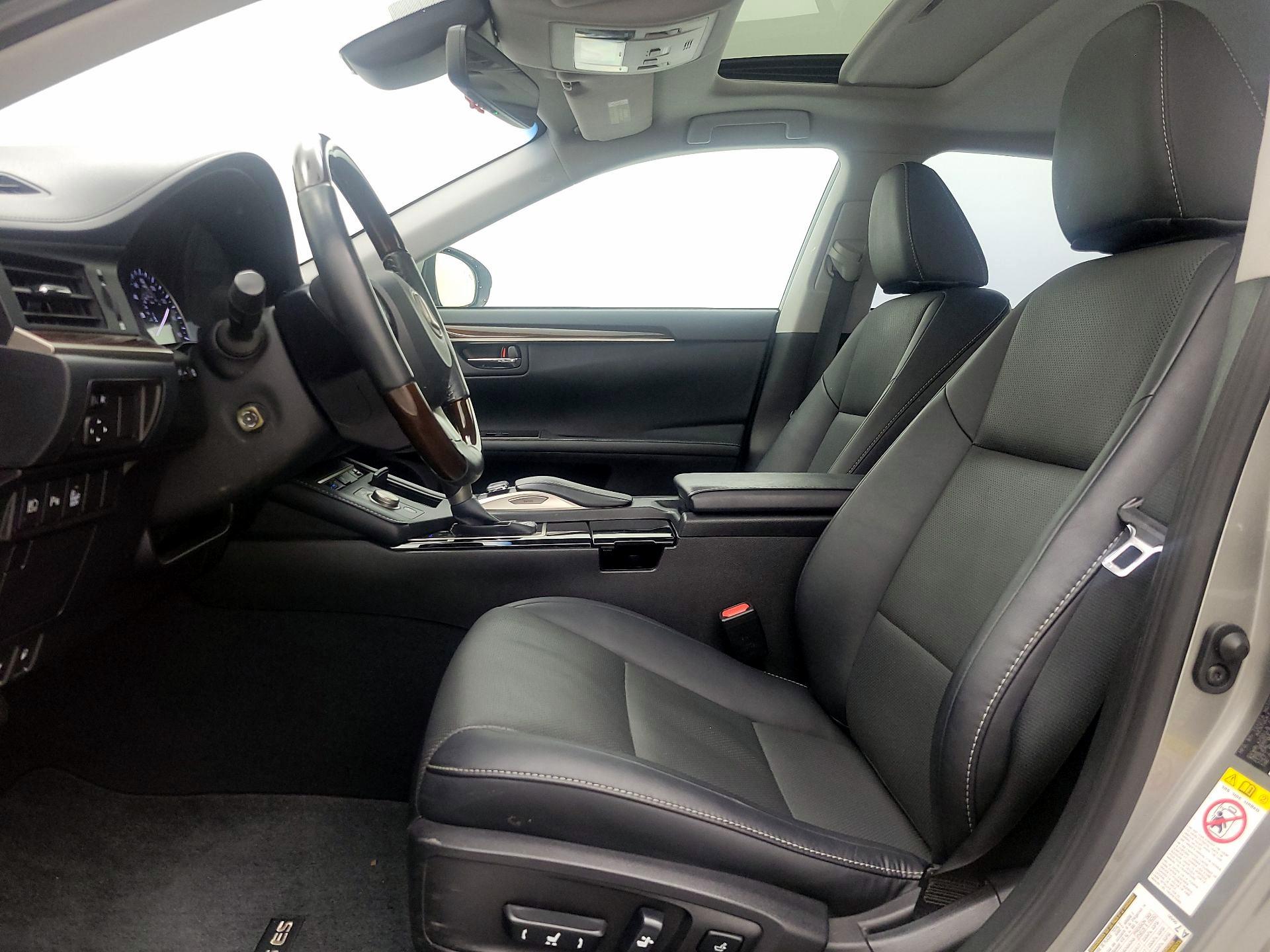 Thumbnail: 2018 Lexus ES - 11