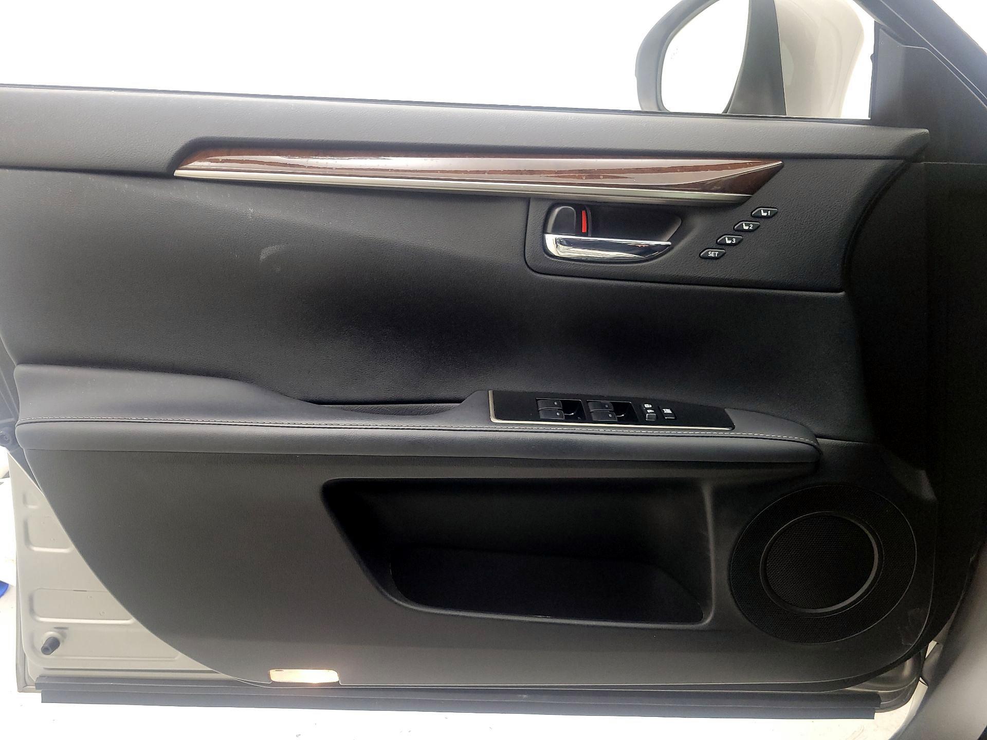 Thumbnail: 2018 Lexus ES - 12