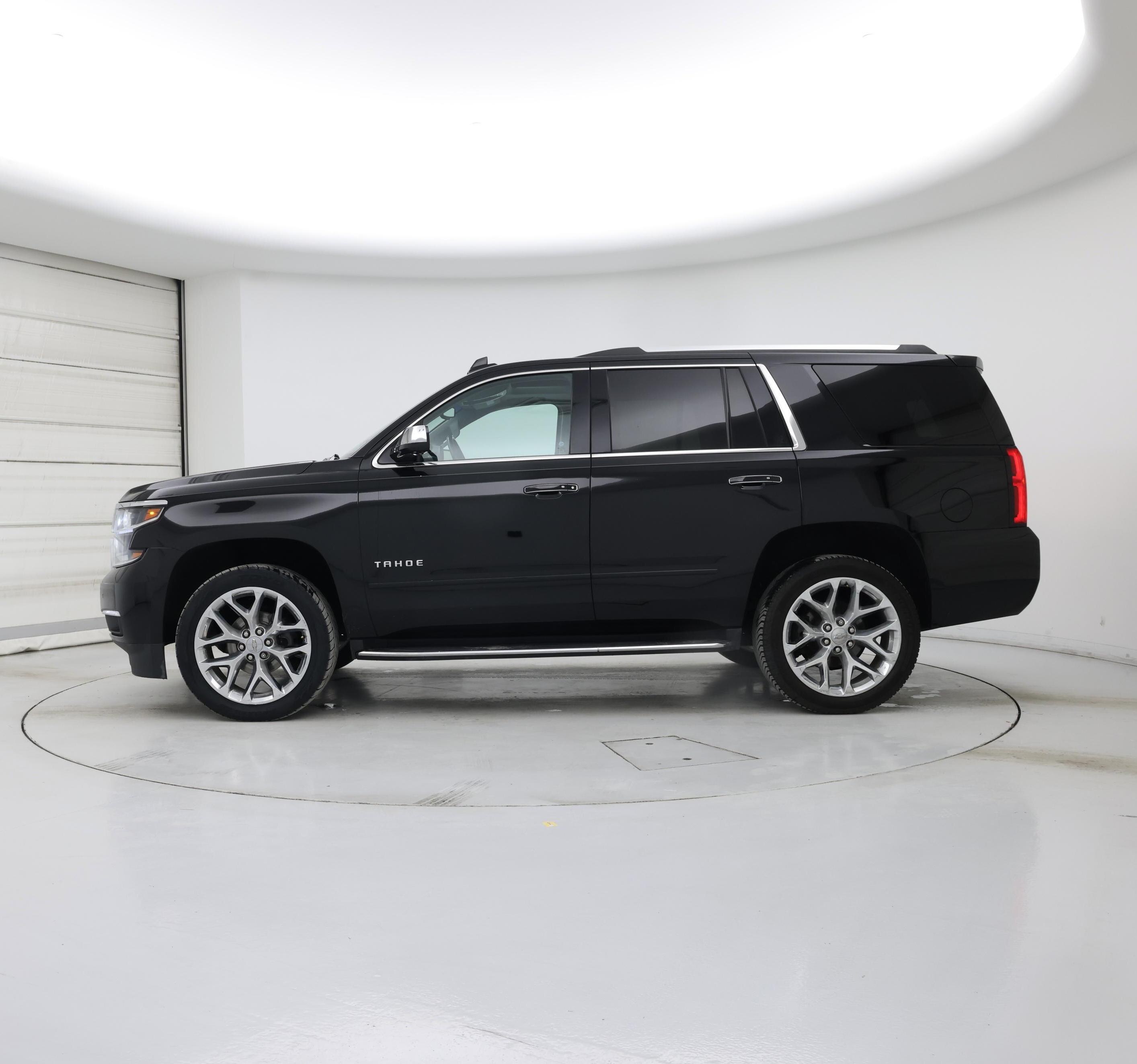 Thumbnail: 2019 Chevrolet Tahoe - 3