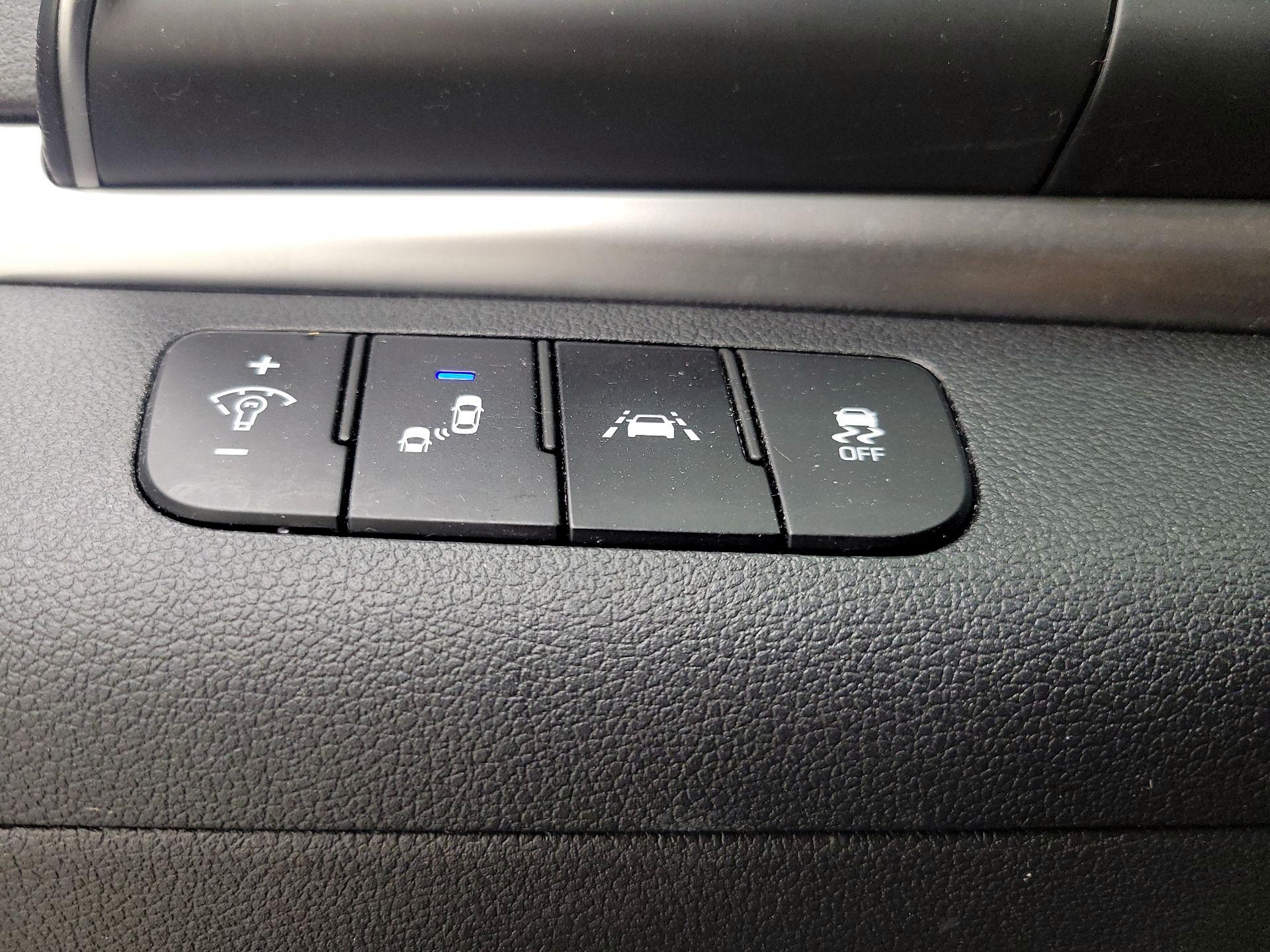 Thumbnail: 2020 Hyundai Elantra - 13