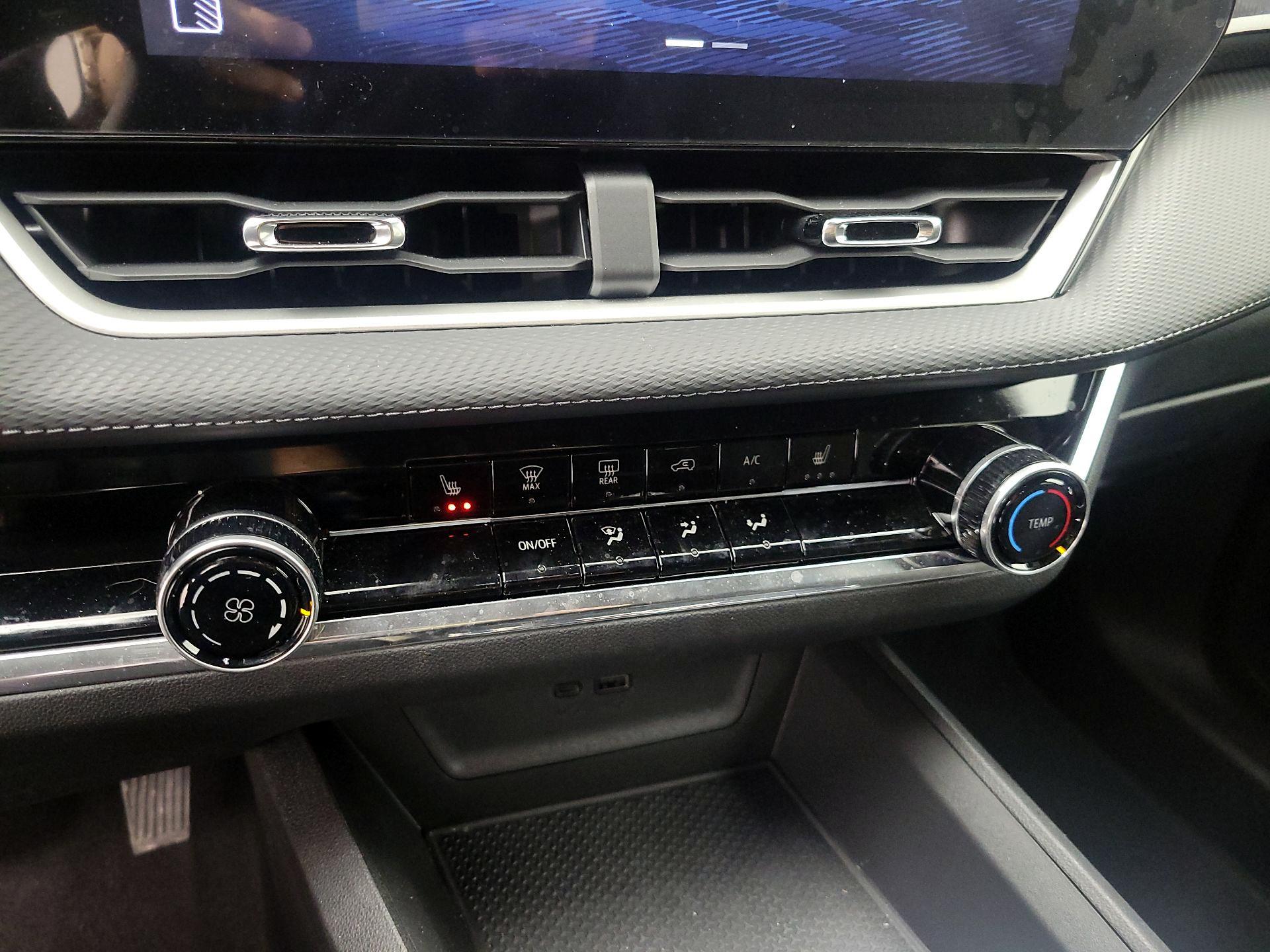 Thumbnail: 2025 Chevrolet Equinox - 16