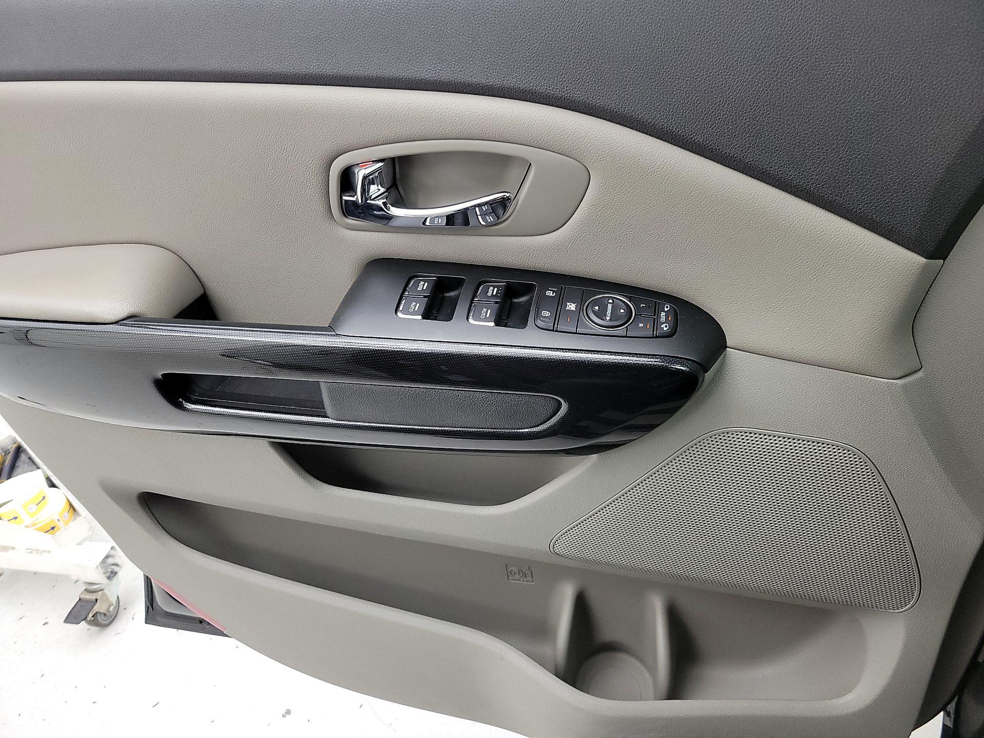 Thumbnail: 2016 Kia Sedona - 12