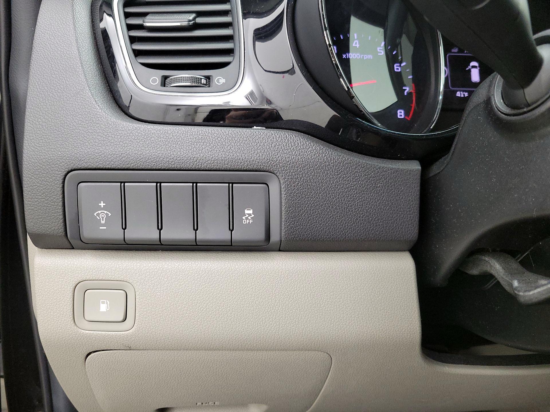 Thumbnail: 2016 Kia Sedona - 13