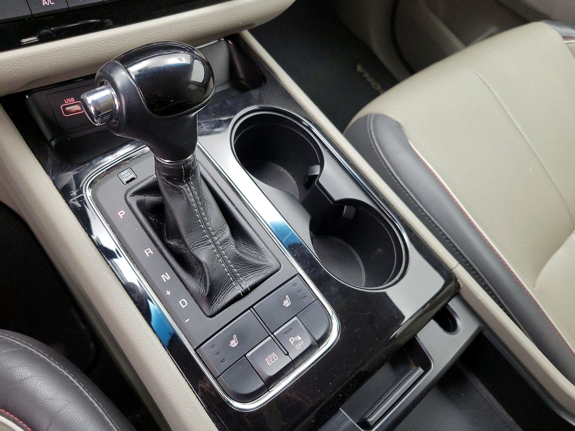 Thumbnail: 2016 Kia Sedona - 17