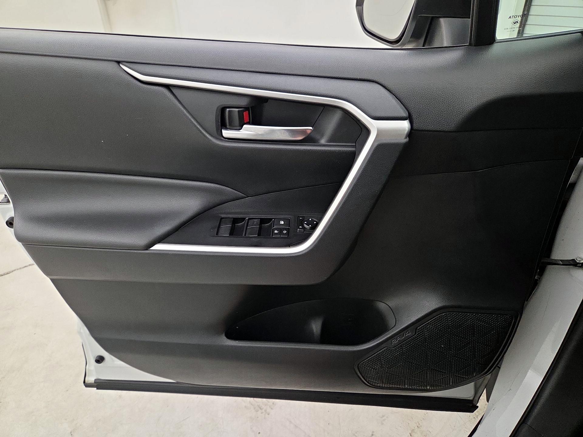 Thumbnail: 2019 Toyota RAV4 - 12