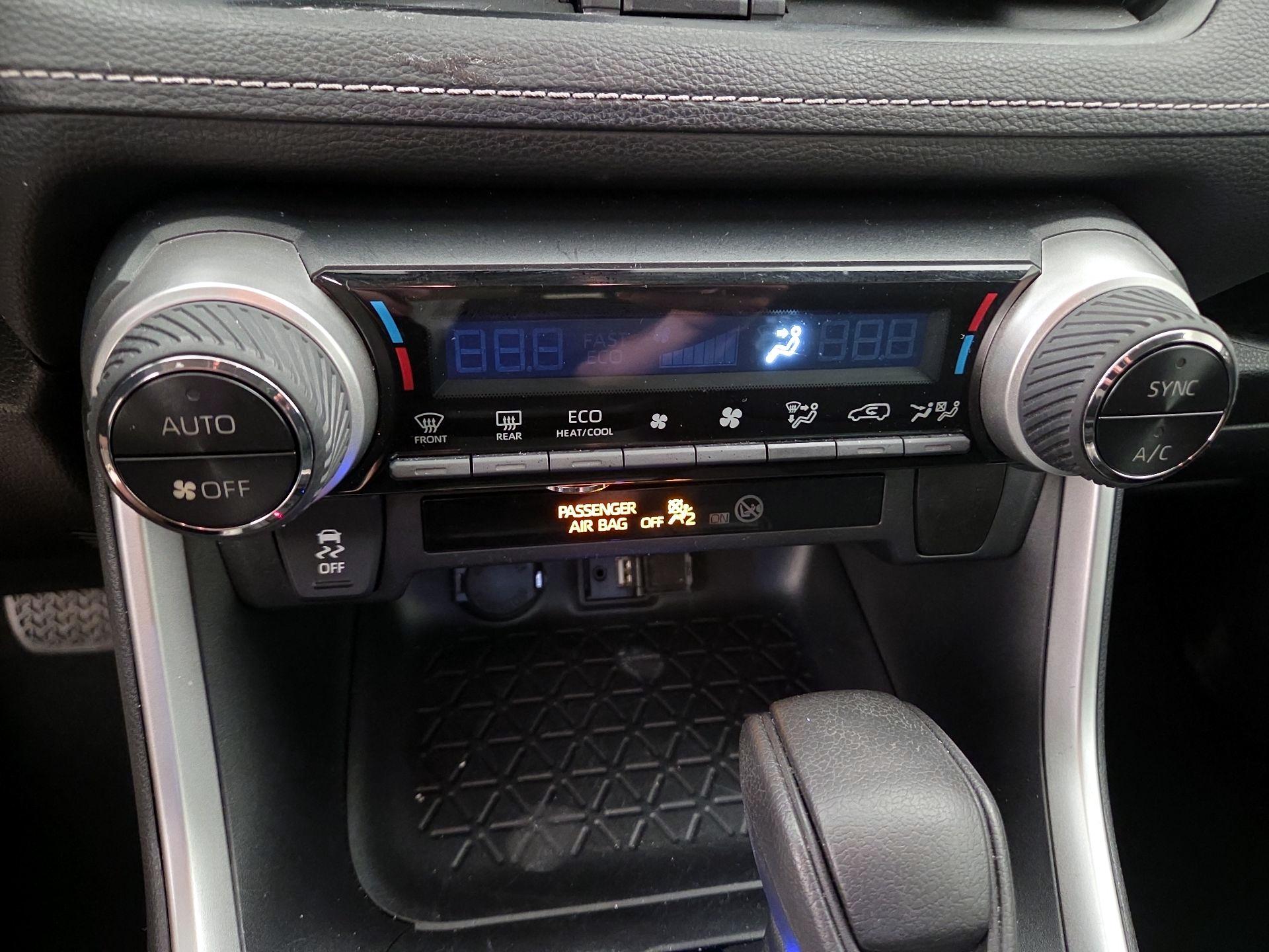 Thumbnail: 2019 Toyota RAV4 - 15