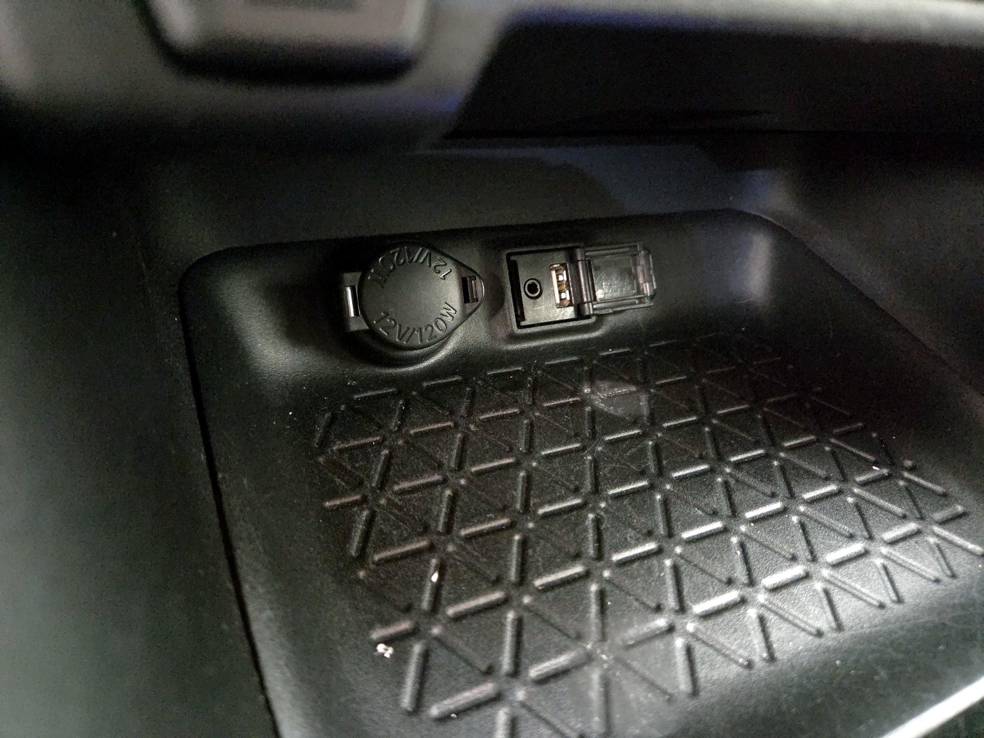Thumbnail: 2019 Toyota RAV4 - 17