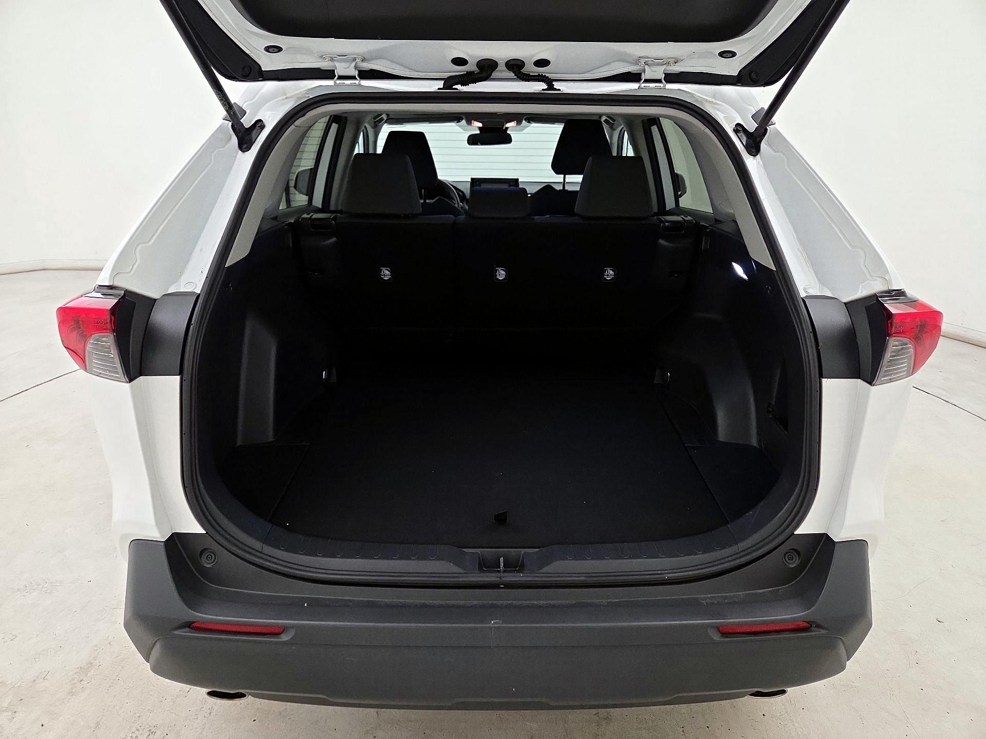Thumbnail: 2019 Toyota RAV4 - 19