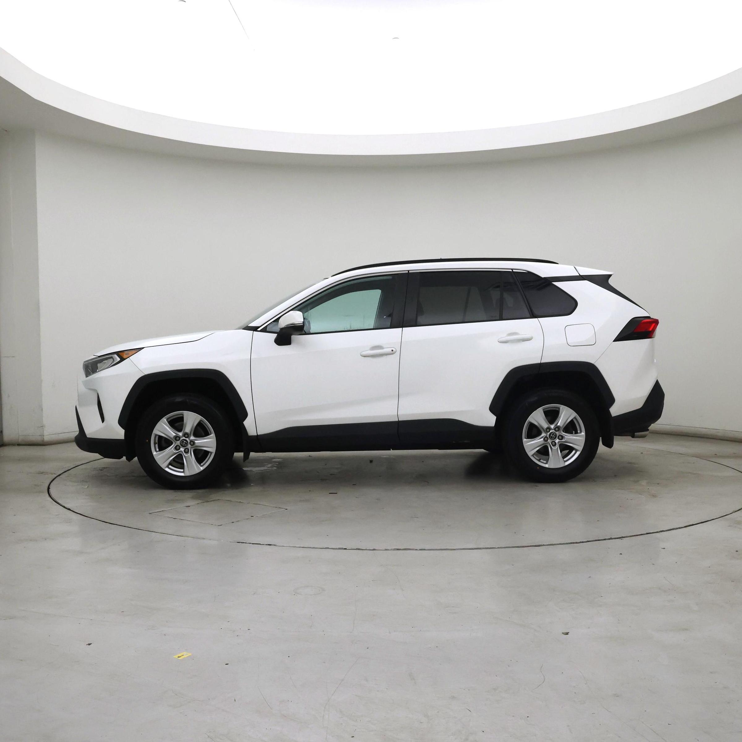 Thumbnail: 2019 Toyota RAV4 - 3