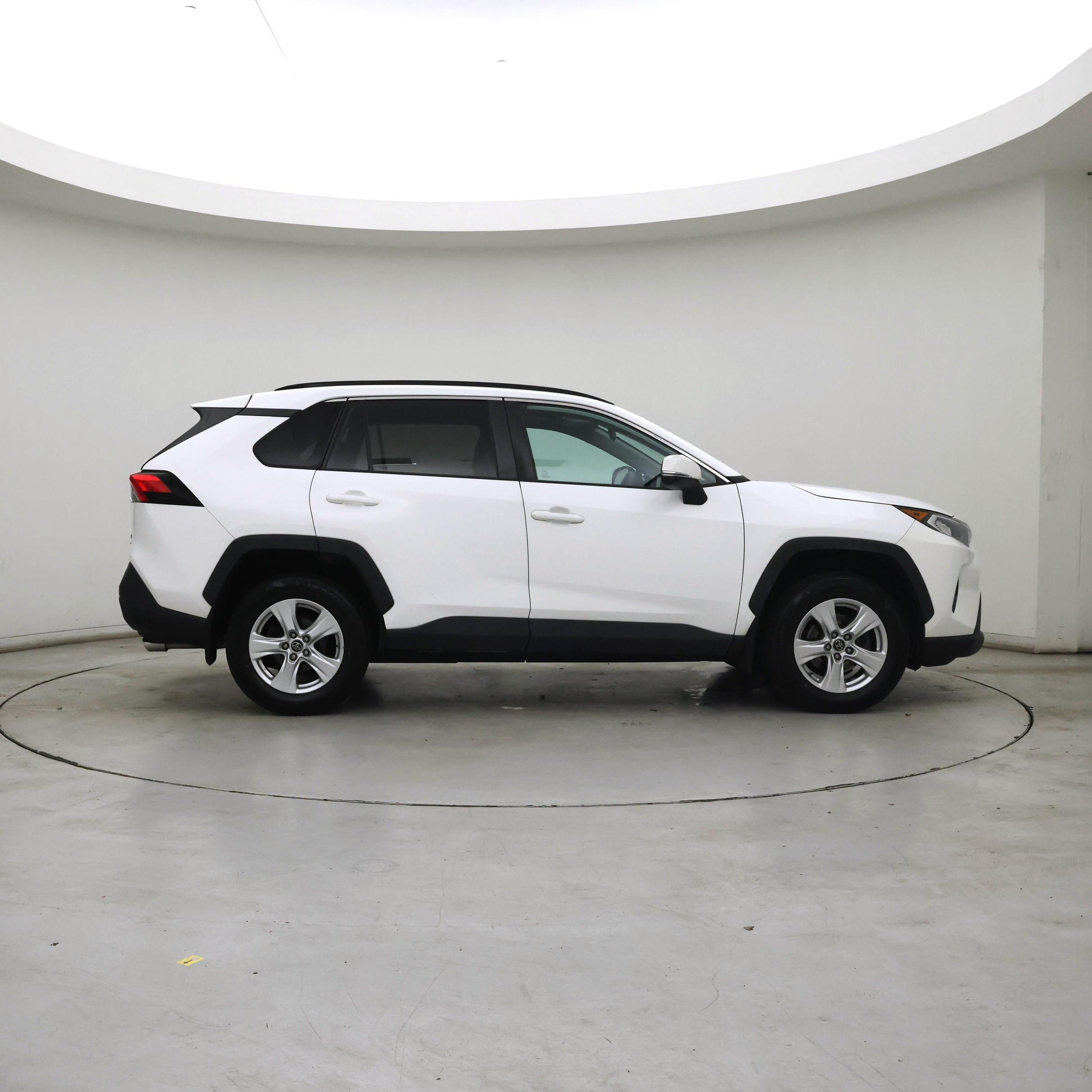 Thumbnail: 2019 Toyota RAV4 - 7