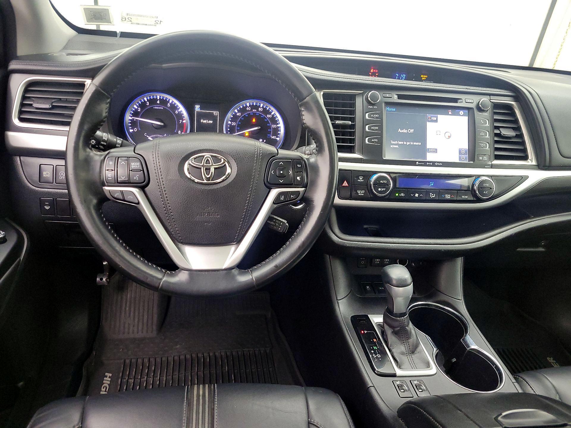 Thumbnail: 2017 Toyota Highlander - 10