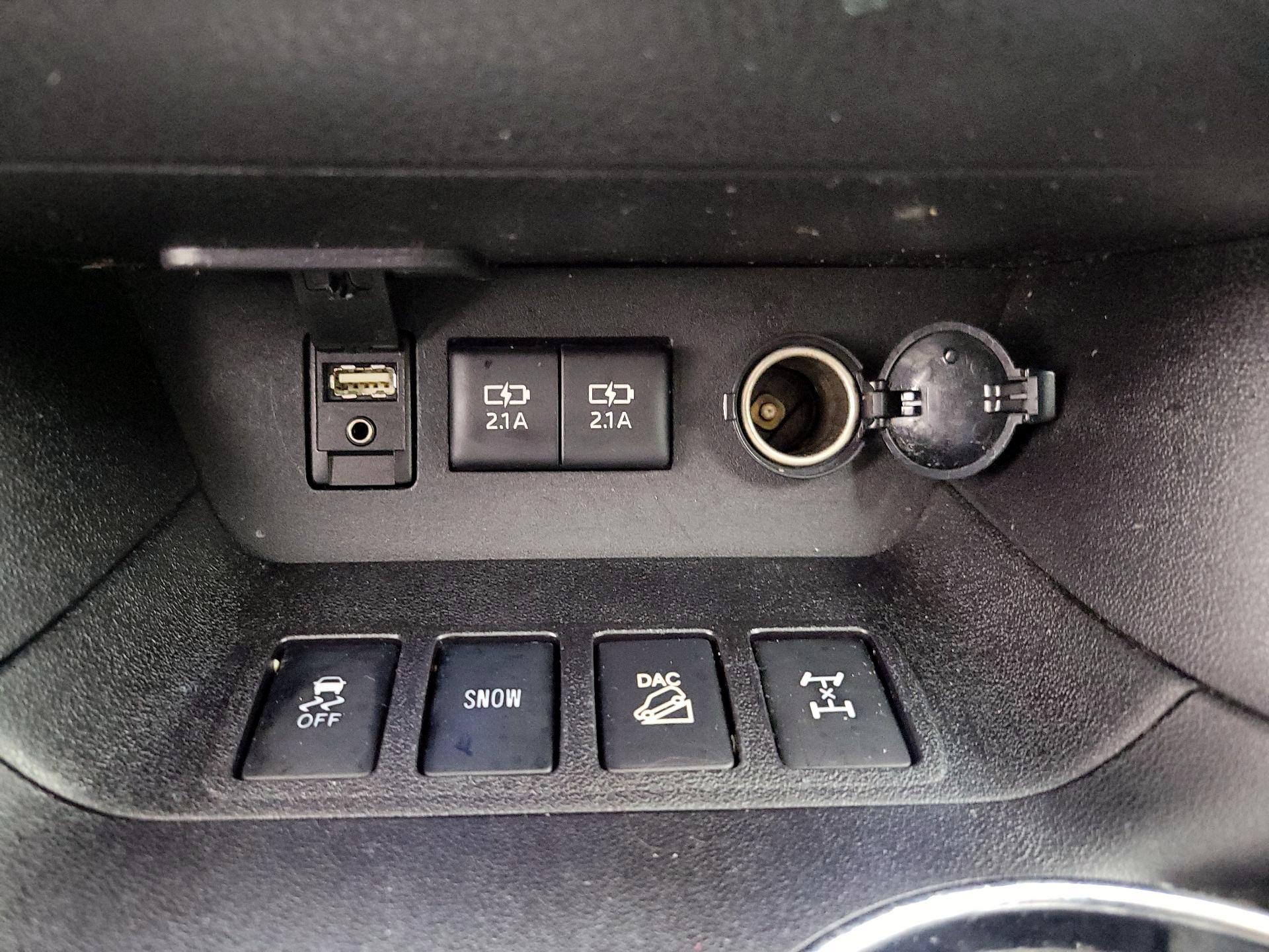 Thumbnail: 2017 Toyota Highlander - 18