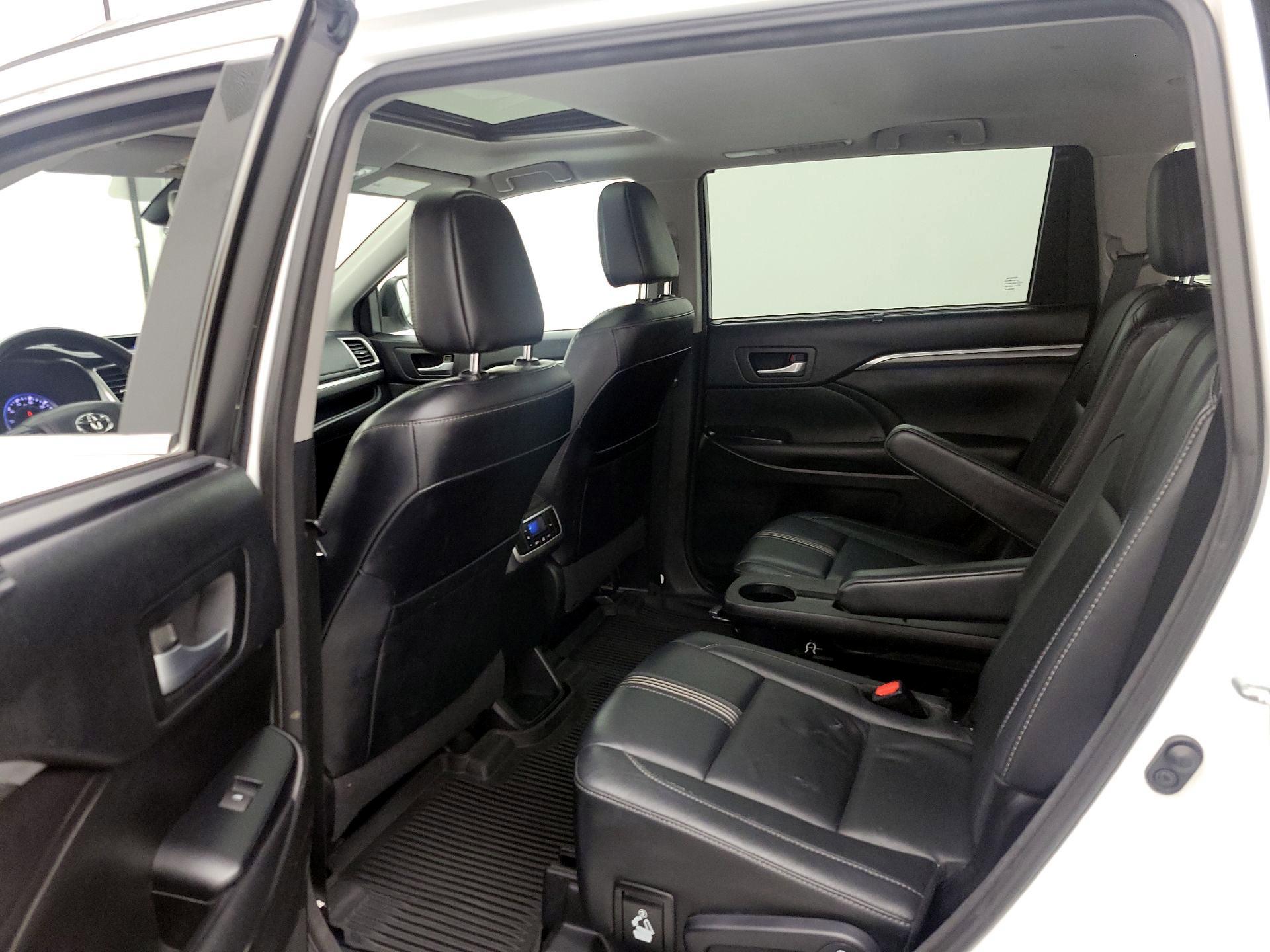 Thumbnail: 2017 Toyota Highlander - 20