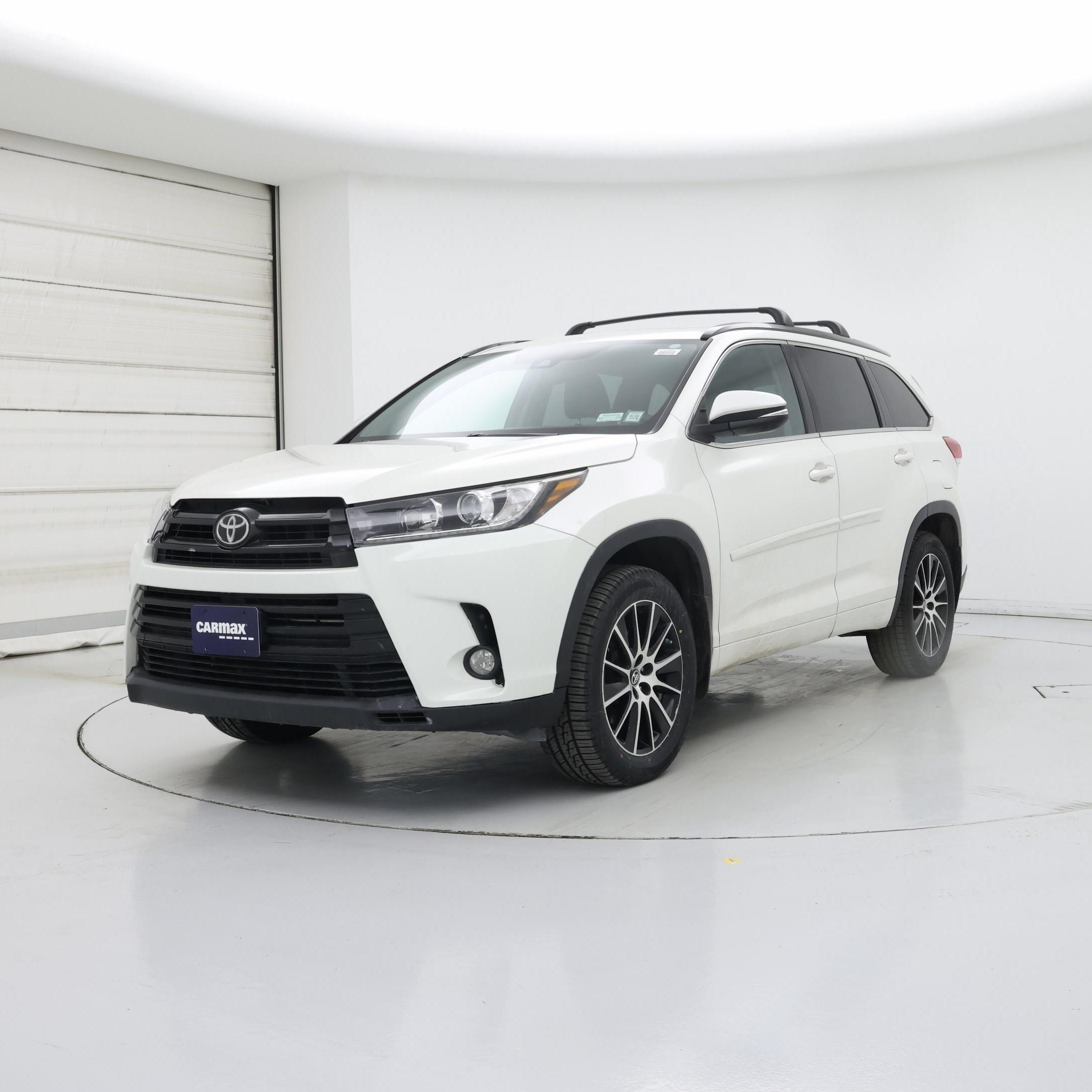 Thumbnail: 2017 Toyota Highlander - 4