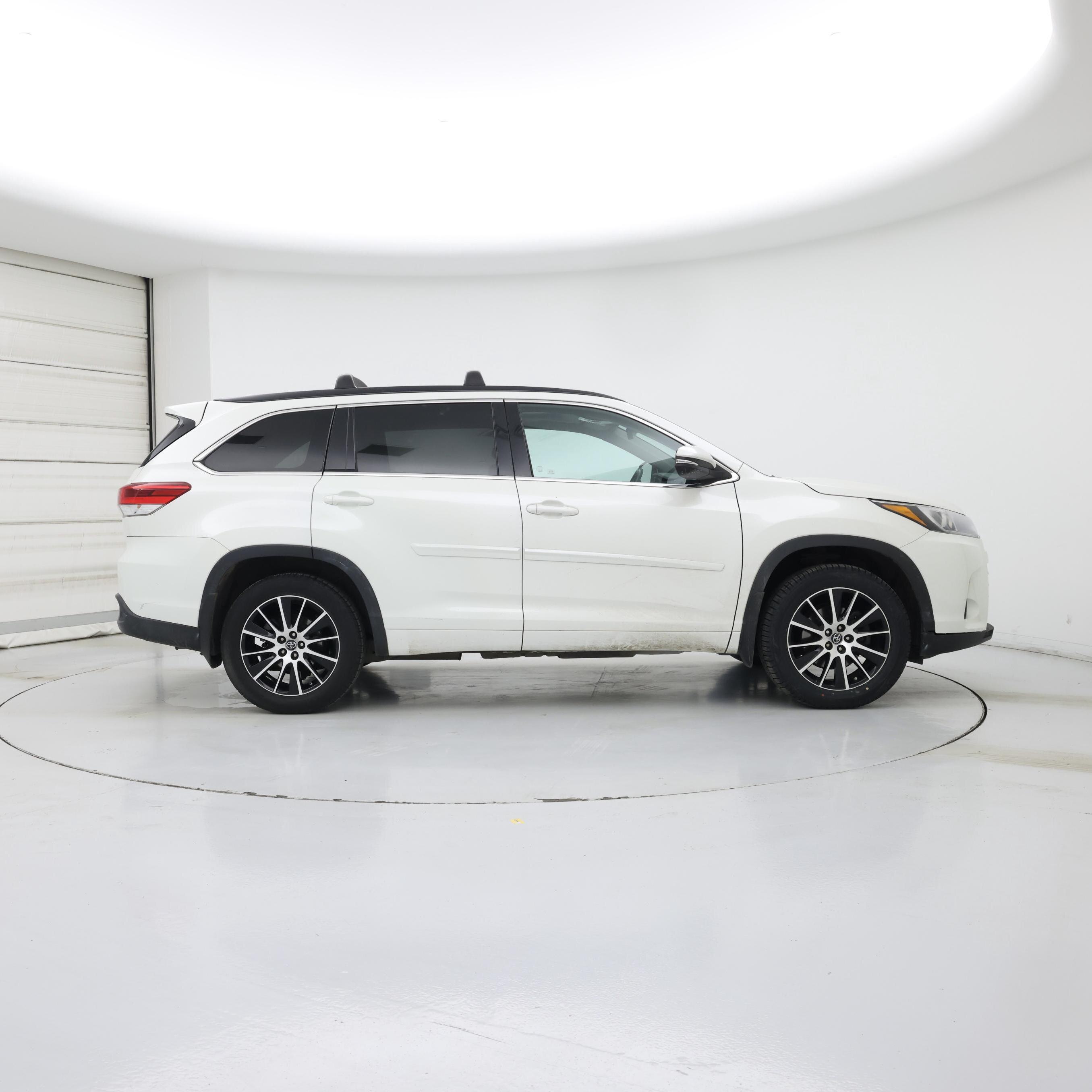 Thumbnail: 2017 Toyota Highlander - 7