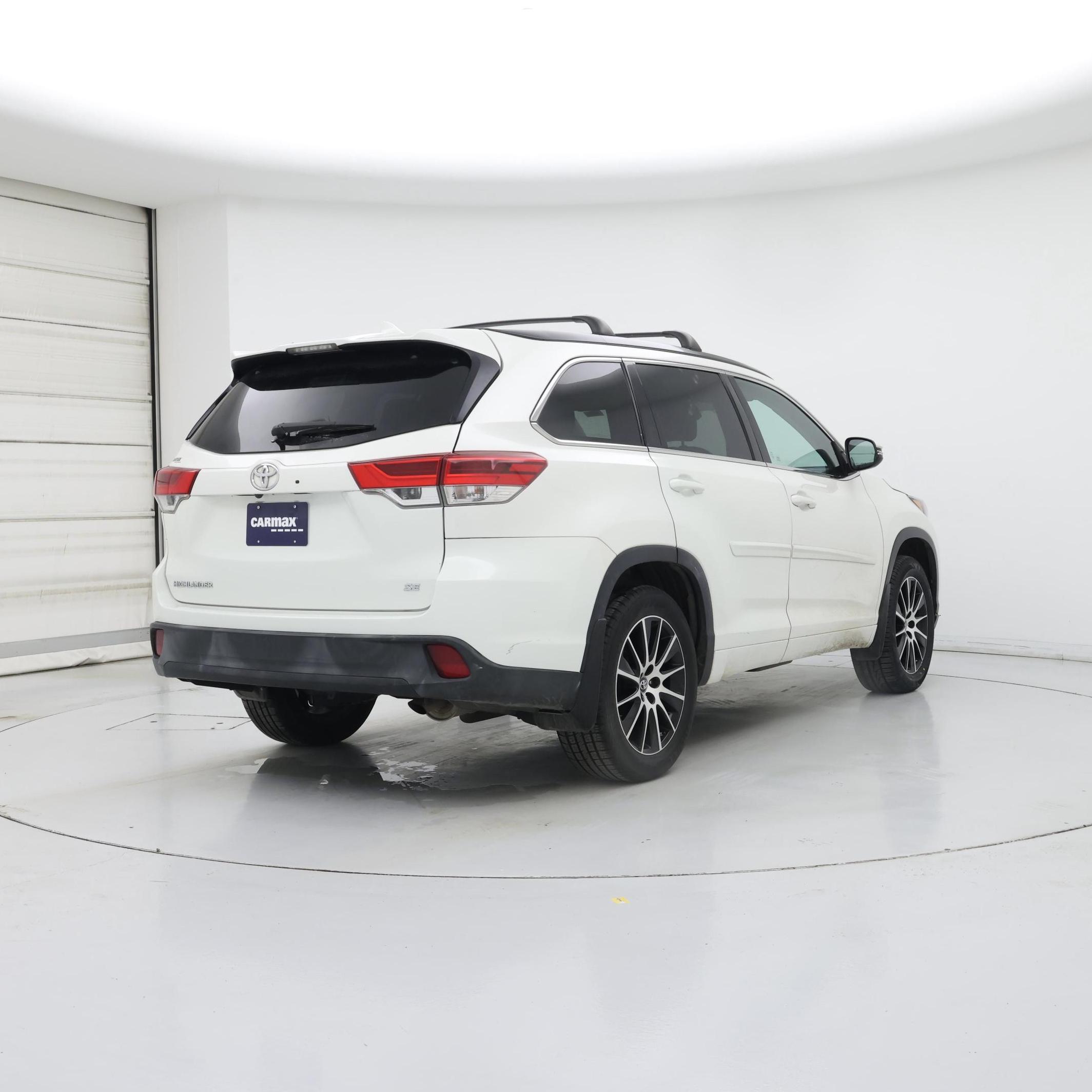 Thumbnail: 2017 Toyota Highlander - 8