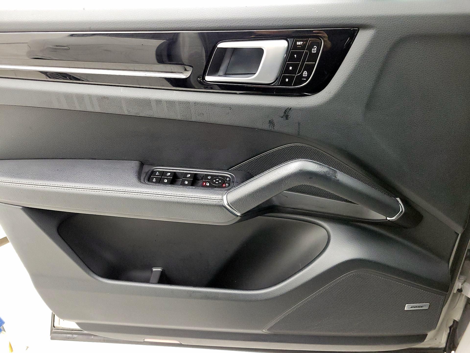 Thumbnail: 2020 Porsche Cayenne - 12