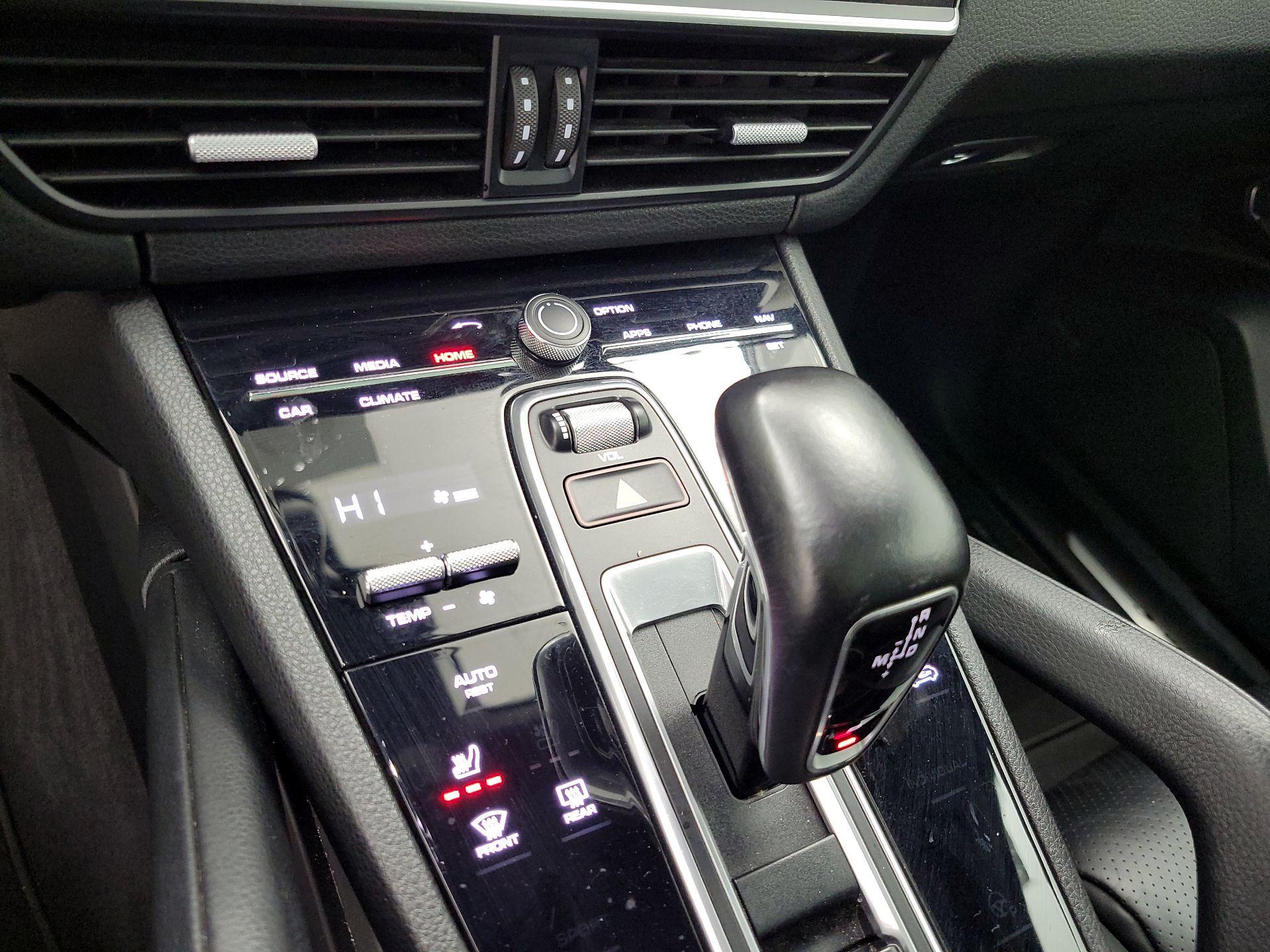 Thumbnail: 2020 Porsche Cayenne - 16