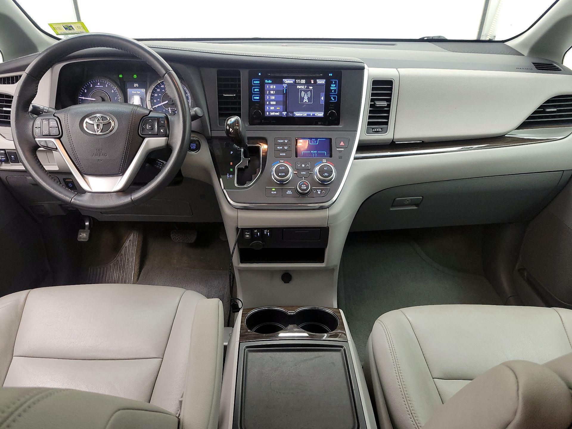 Thumbnail: 2017 Toyota Sienna - 9